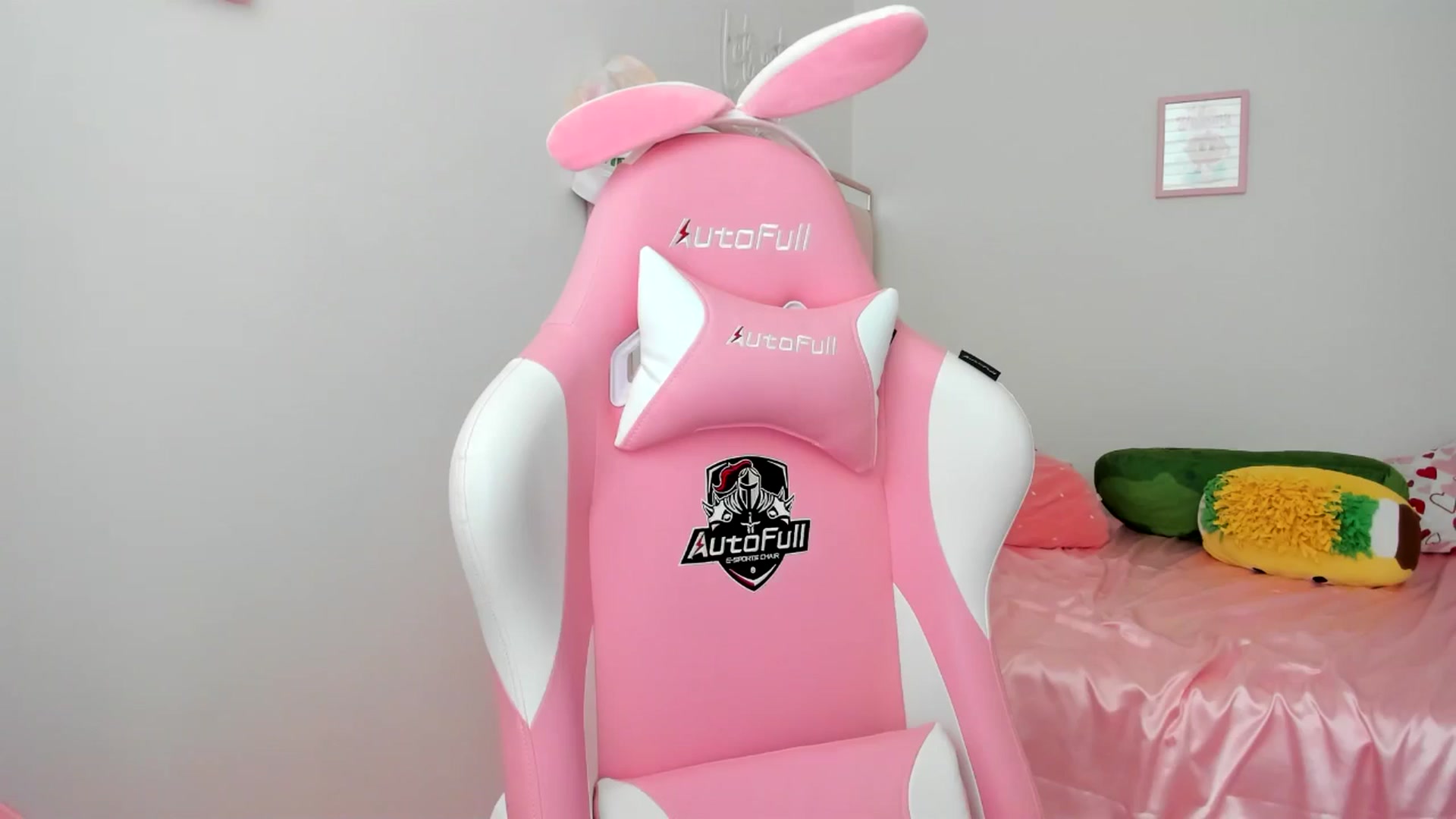 Gallery image thumbnail from Cherrycute666's myfreecams stream on, 06/12/2024, 24:01 image 16 of 20