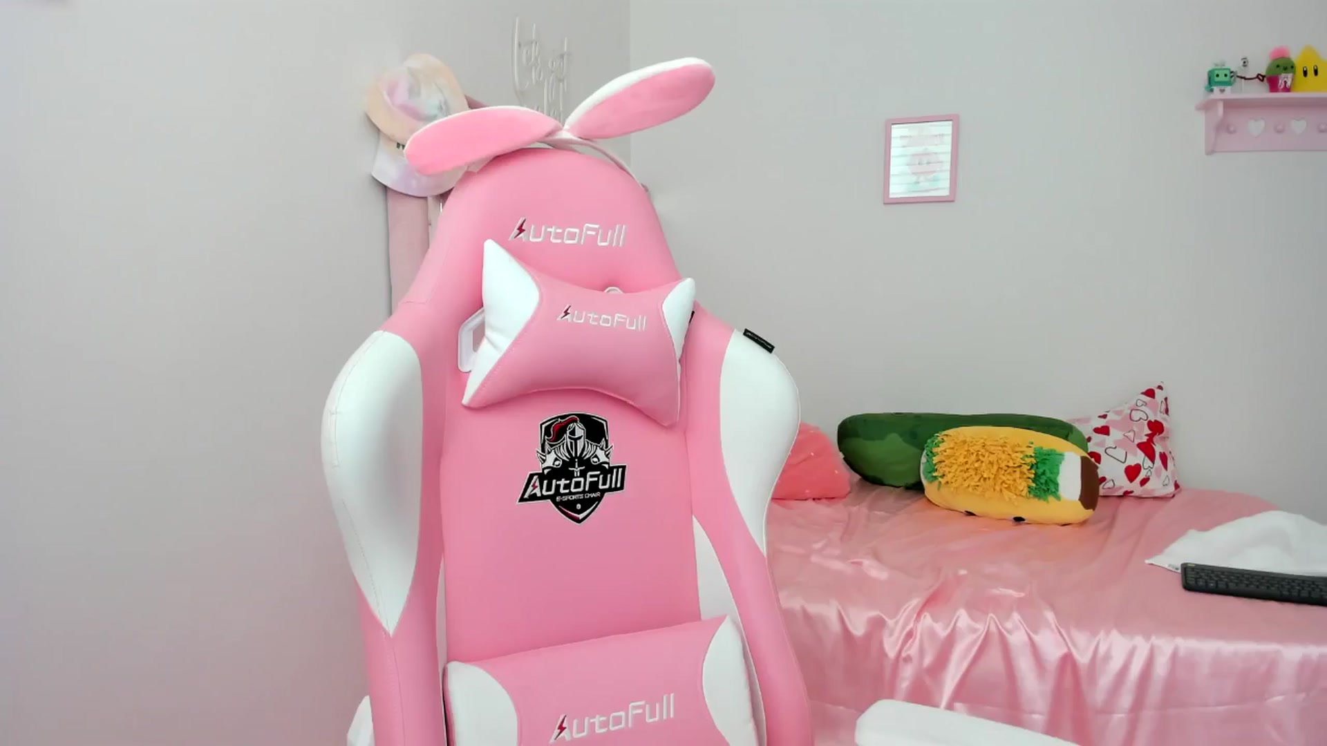 Gallery image thumbnail from Cherrycute666's myfreecams stream on, 06/12/2024, 24:01 image 3 of 20
