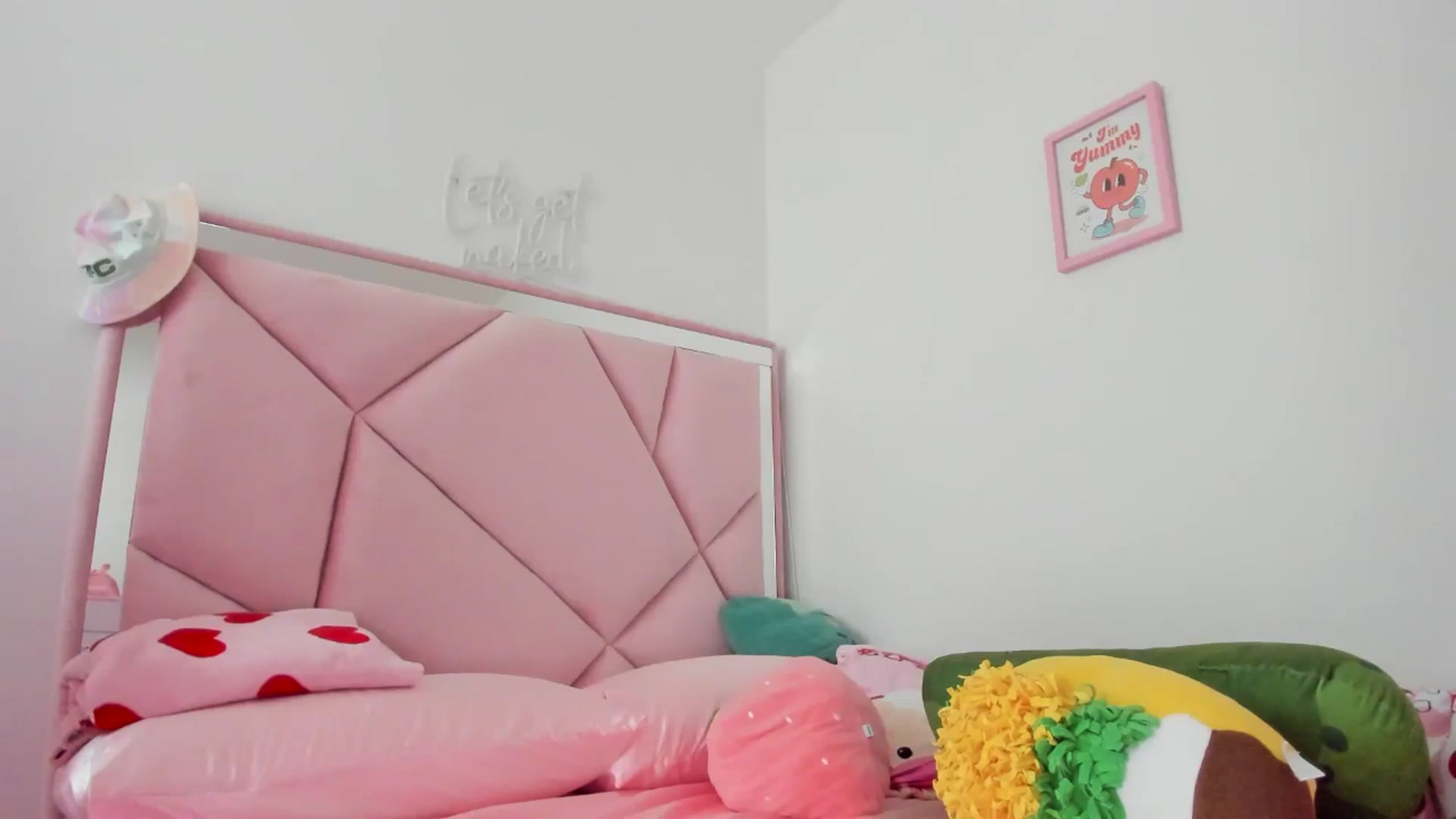 Gallery image thumbnail from Cherrycute666's myfreecams stream on, 06/12/2024, 24:58 image 11 of 20