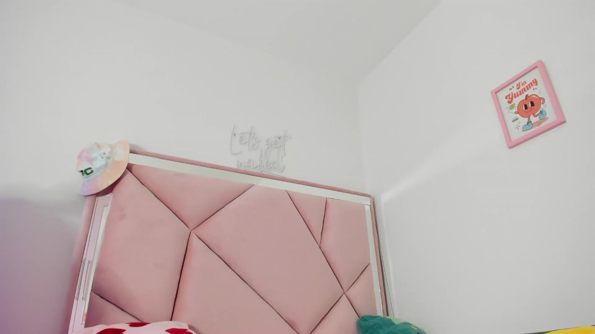 Gallery image thumbnail from Cherrycute666's myfreecams stream on, 06/12/2024, 24:58 image 19 of 20
