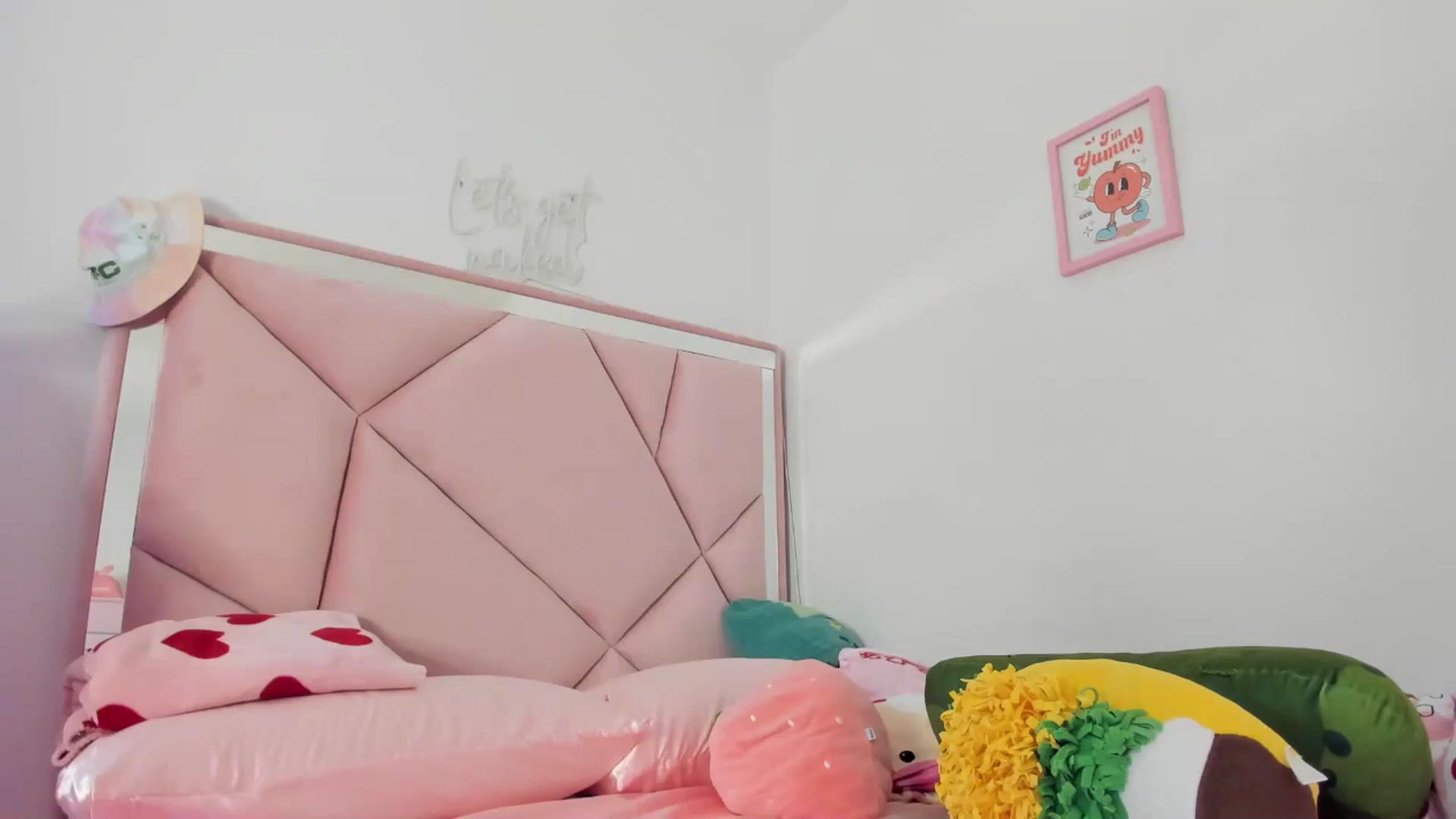 Gallery image thumbnail from Cherrycute666's myfreecams stream on, 06/12/2024, 24:58 image 12 of 20