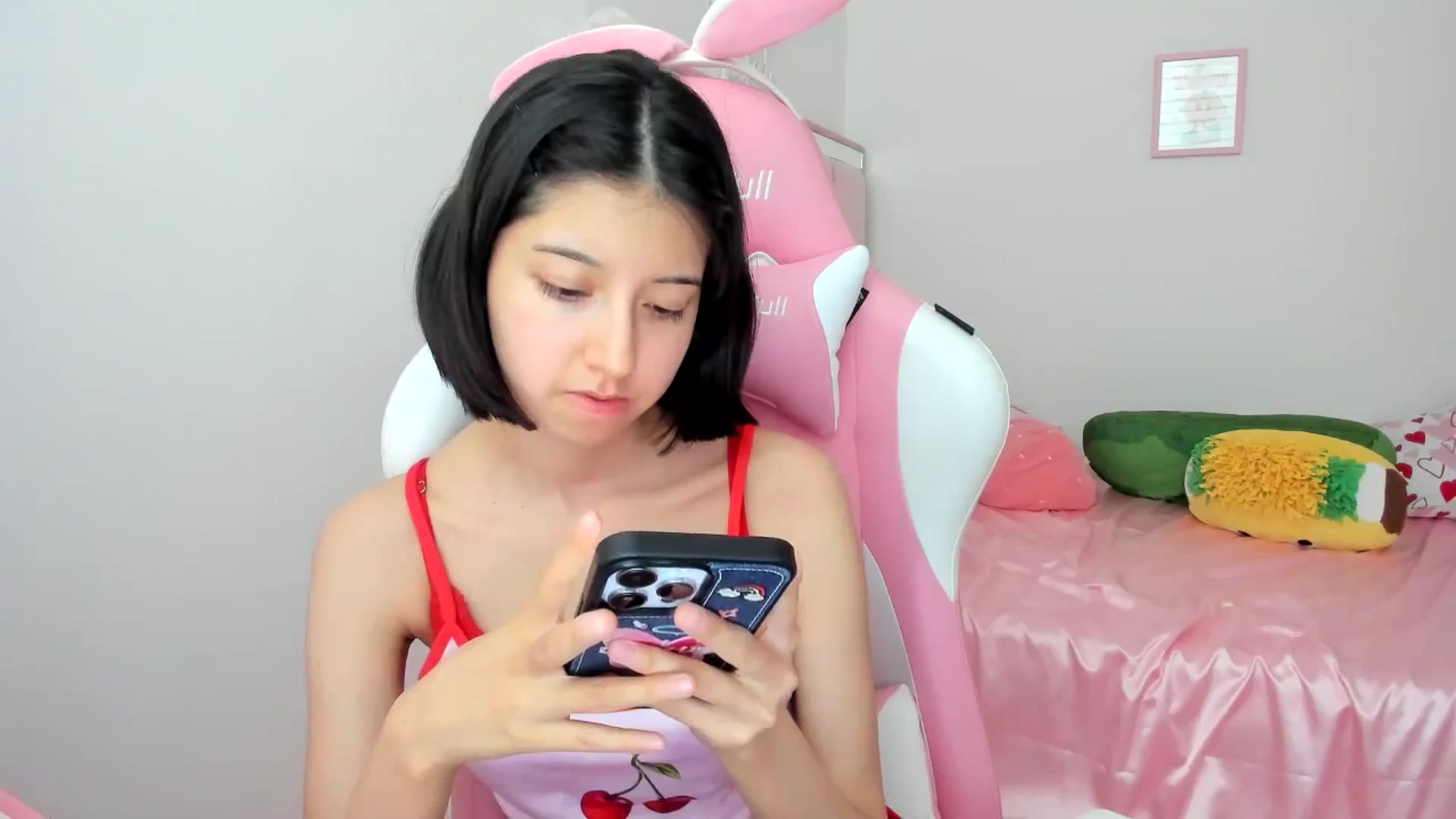 Gallery image thumbnail from Cherrycute666's myfreecams stream on, 06/12/2024, 24:58 image 5 of 20