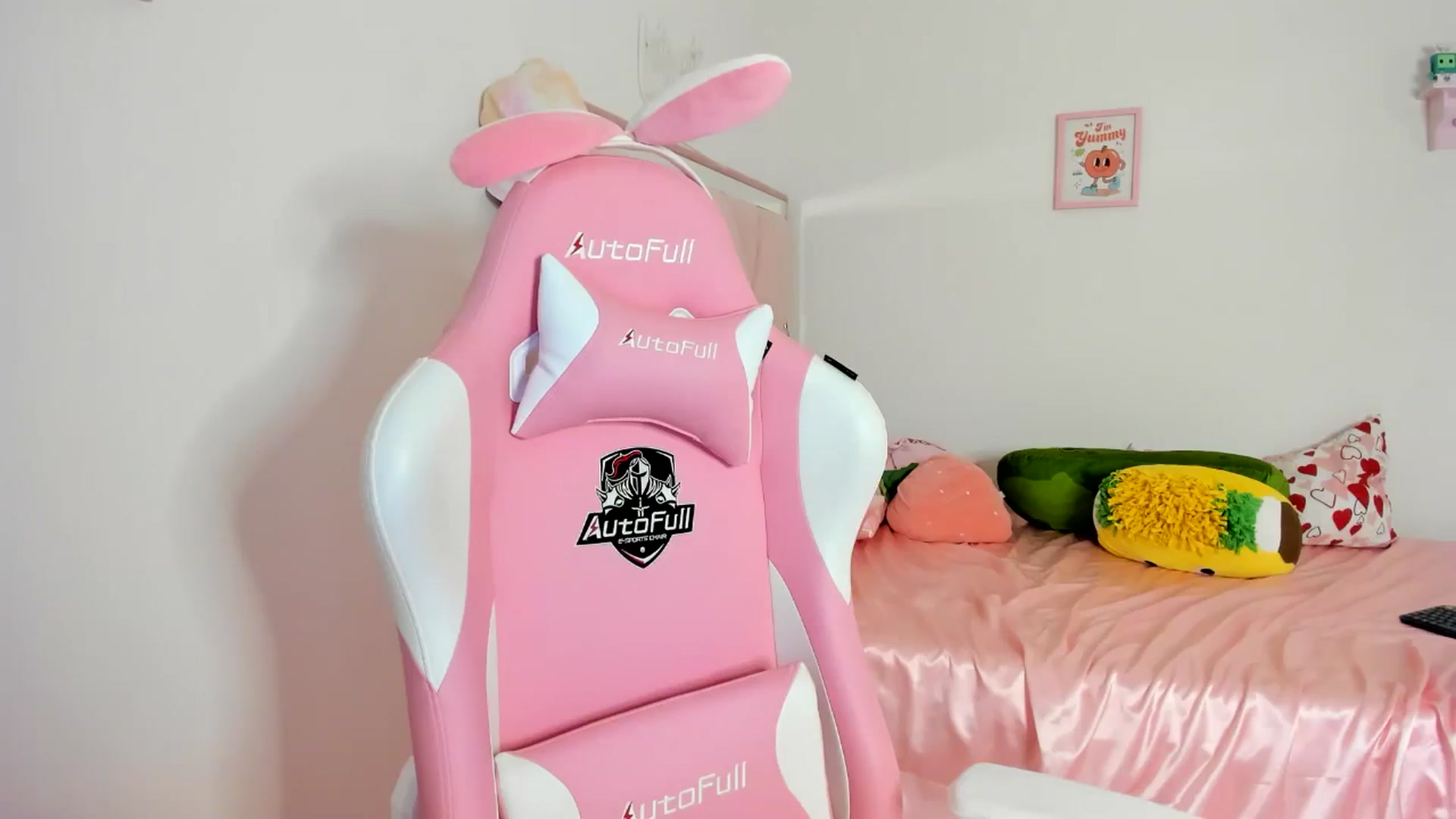 Gallery image thumbnail from Cherrycute666's myfreecams stream on, 06/12/2024, 06:03 image 6 of 20