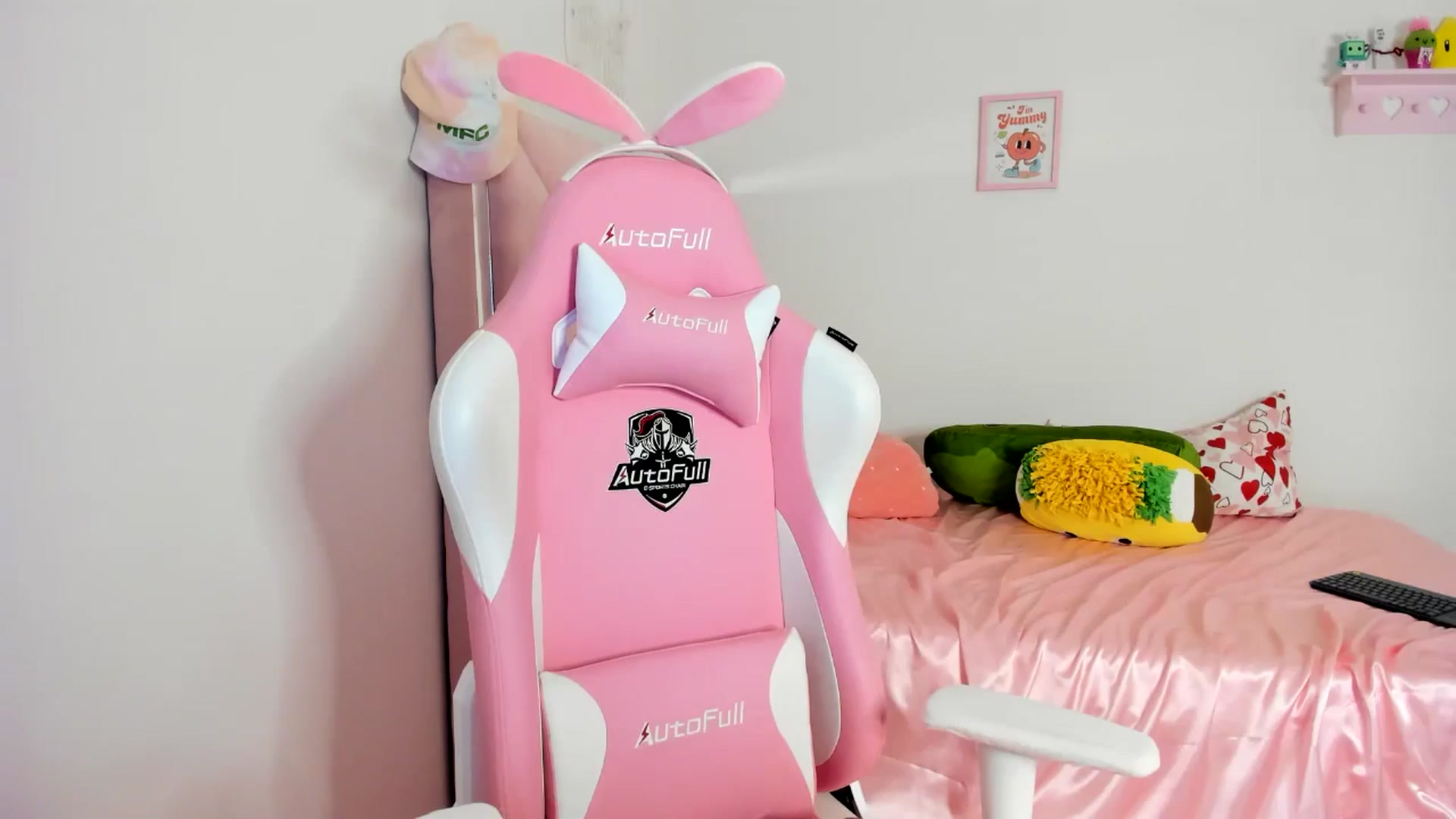 Gallery image thumbnail from Cherrycute666's myfreecams stream on, 06/12/2024, 06:03 image 19 of 20