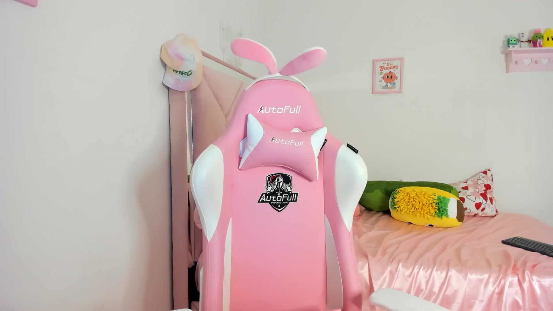 Gallery image thumbnail from Cherrycute666's myfreecams stream on, 06/12/2024, 06:49 image 1 of 20