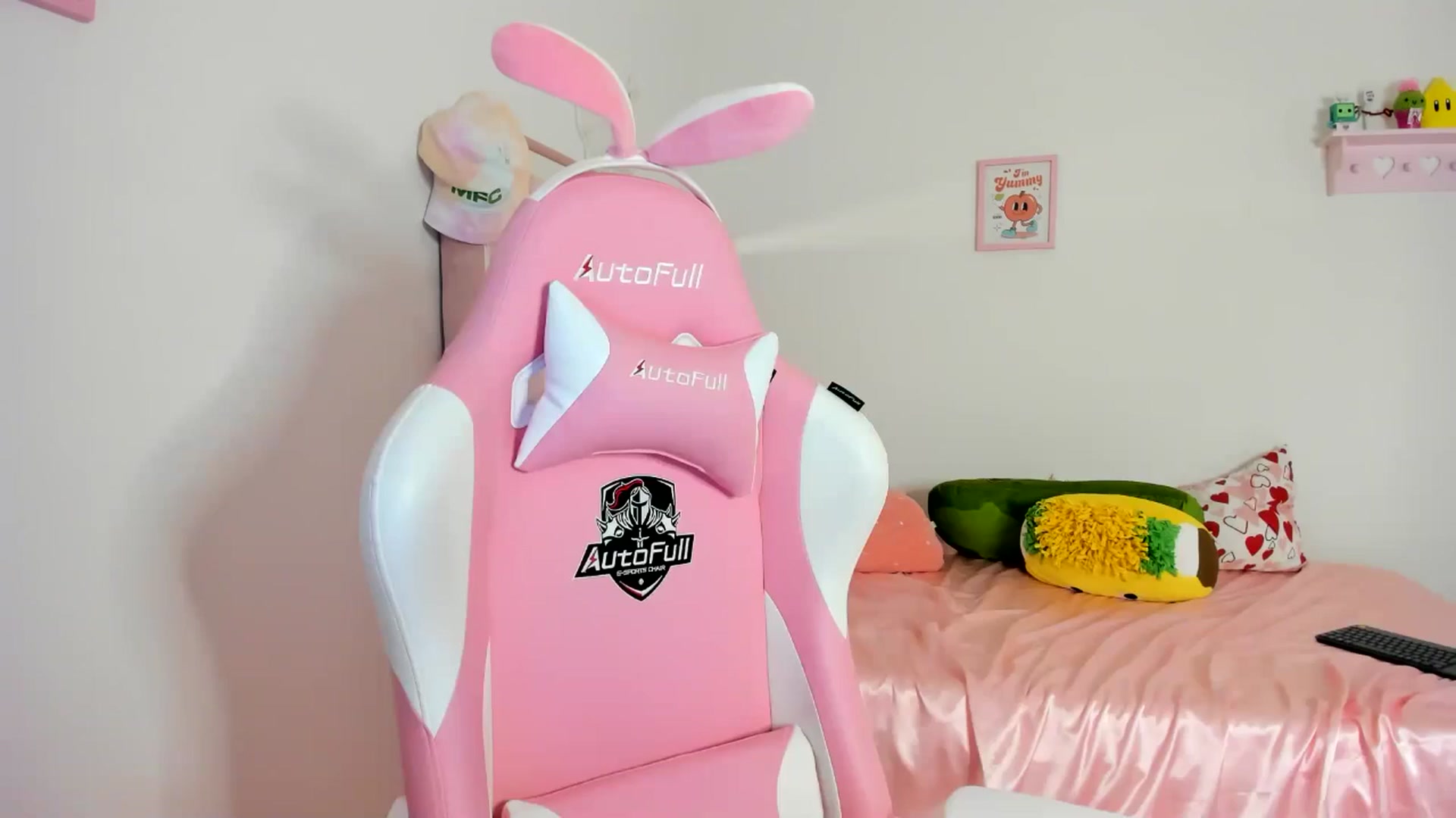 Gallery image thumbnail from Cherrycute666's myfreecams stream on, 06/12/2024, 06:49 image 11 of 20