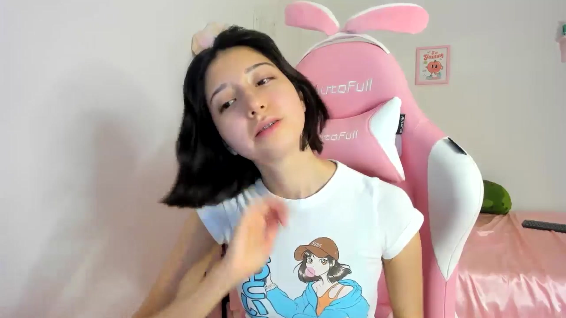 Gallery image thumbnail from Cherrycute666's myfreecams stream on, 06/13/2024, 10:45 image 6 of 20