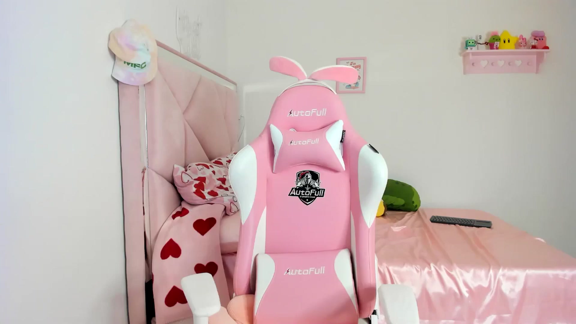 Gallery image thumbnail from Cherrycute666's myfreecams stream on, 06/13/2024, 10:45 image 7 of 20