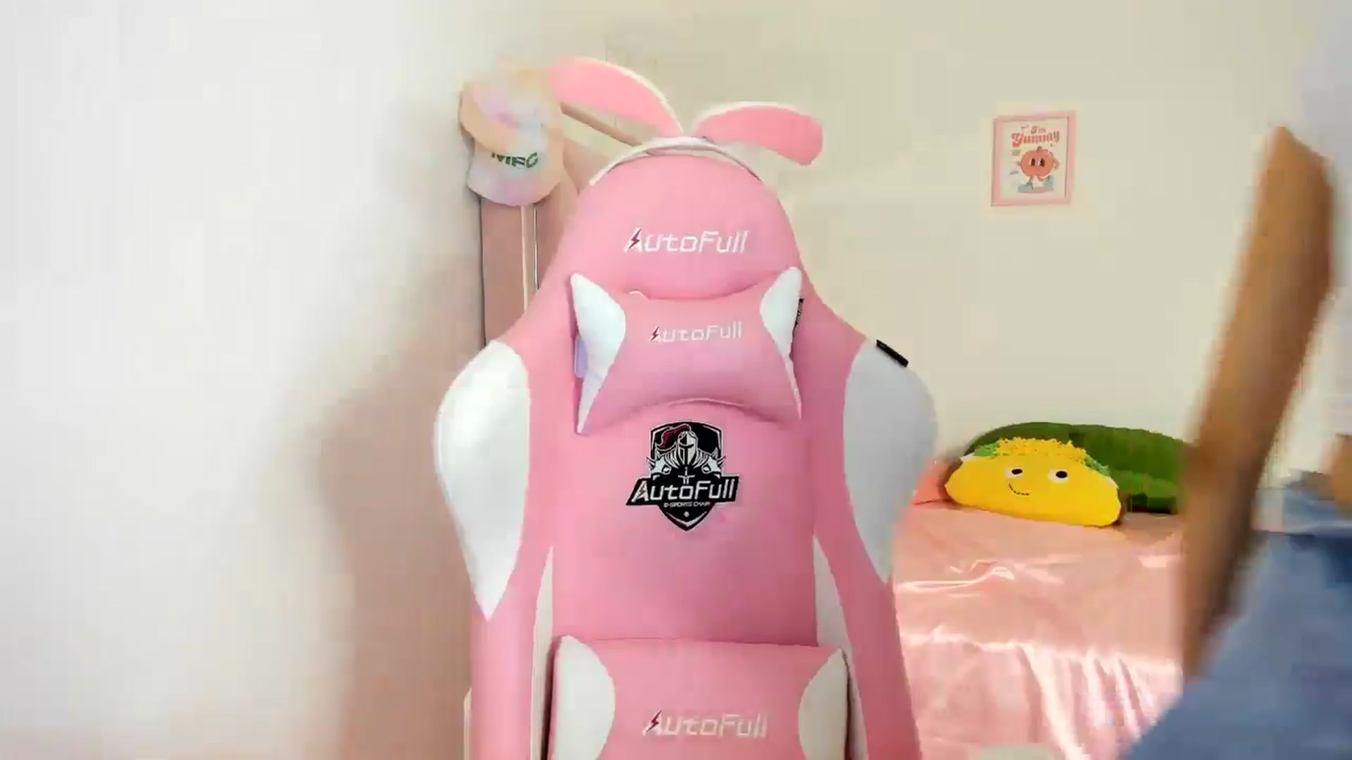 Gallery image thumbnail from Cherrycute666's myfreecams stream on, 06/13/2024, 10:45 image 2 of 20