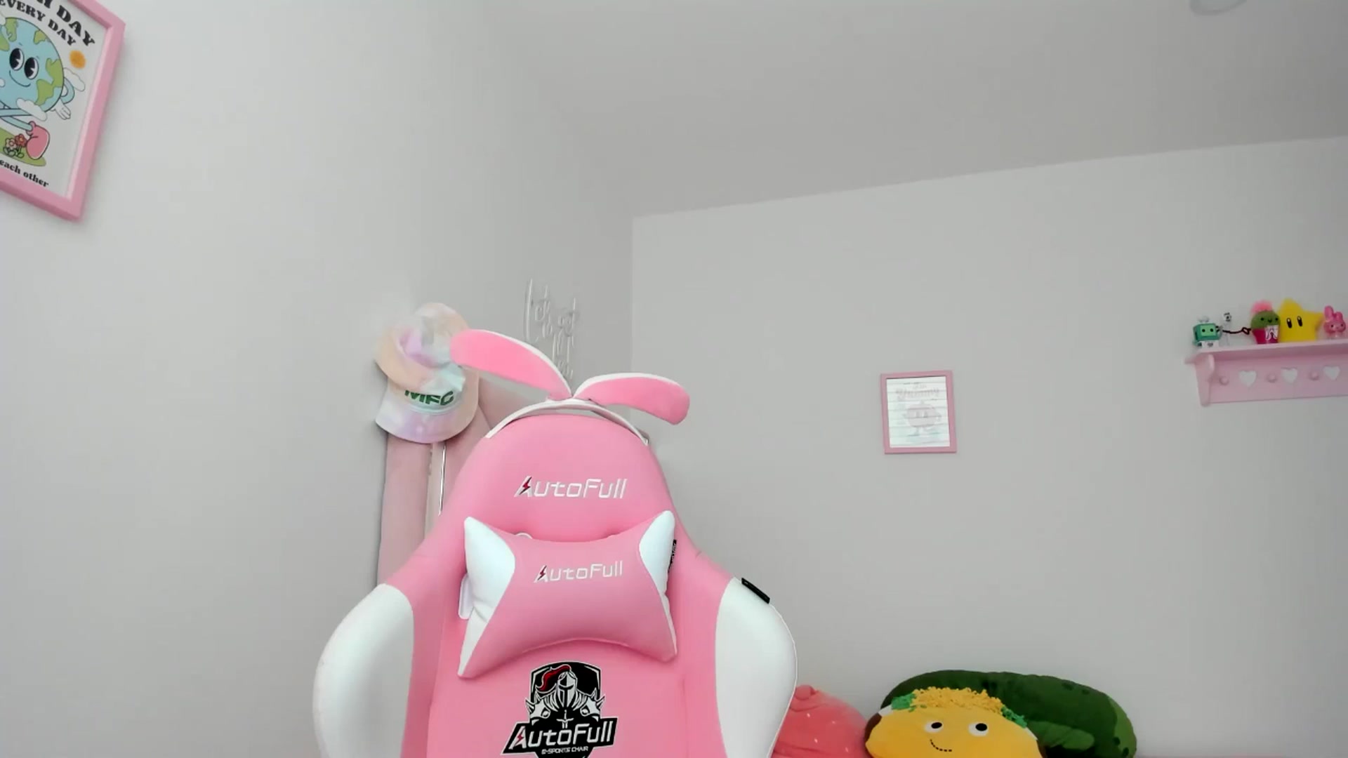 Gallery image thumbnail from Cherrycute666's myfreecams stream on, 06/13/2024, 23:36 image 20 of 20
