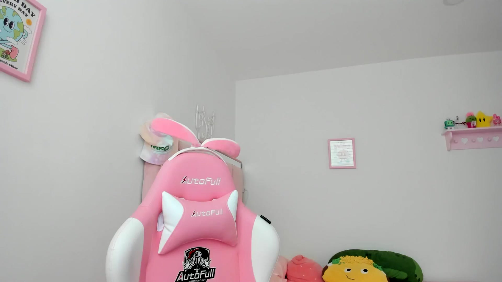 Gallery image thumbnail from Cherrycute666's myfreecams stream on, 06/13/2024, 23:36 image 18 of 20