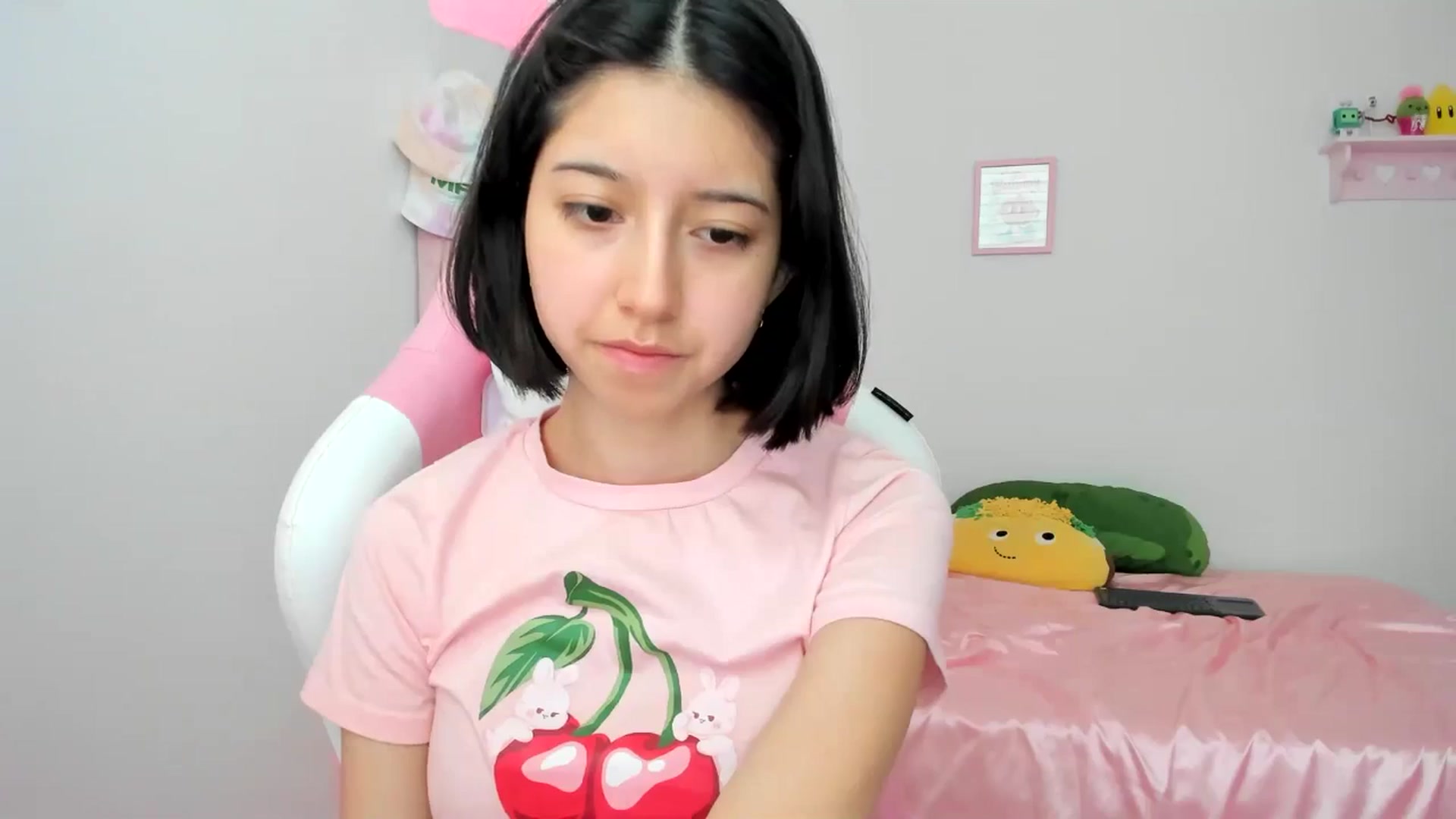 Gallery image thumbnail from Cherrycute666's myfreecams stream on, 06/13/2024, 23:36 image 14 of 20
