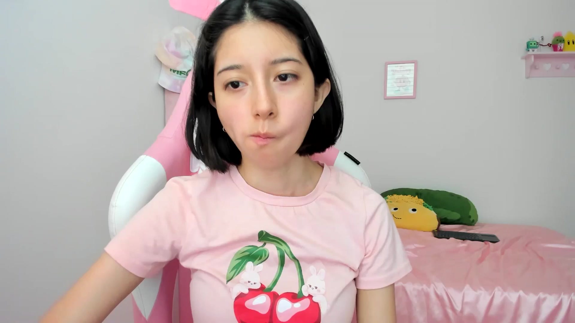 Gallery image thumbnail from Cherrycute666's myfreecams stream on, 06/13/2024, 23:36 image 12 of 20
