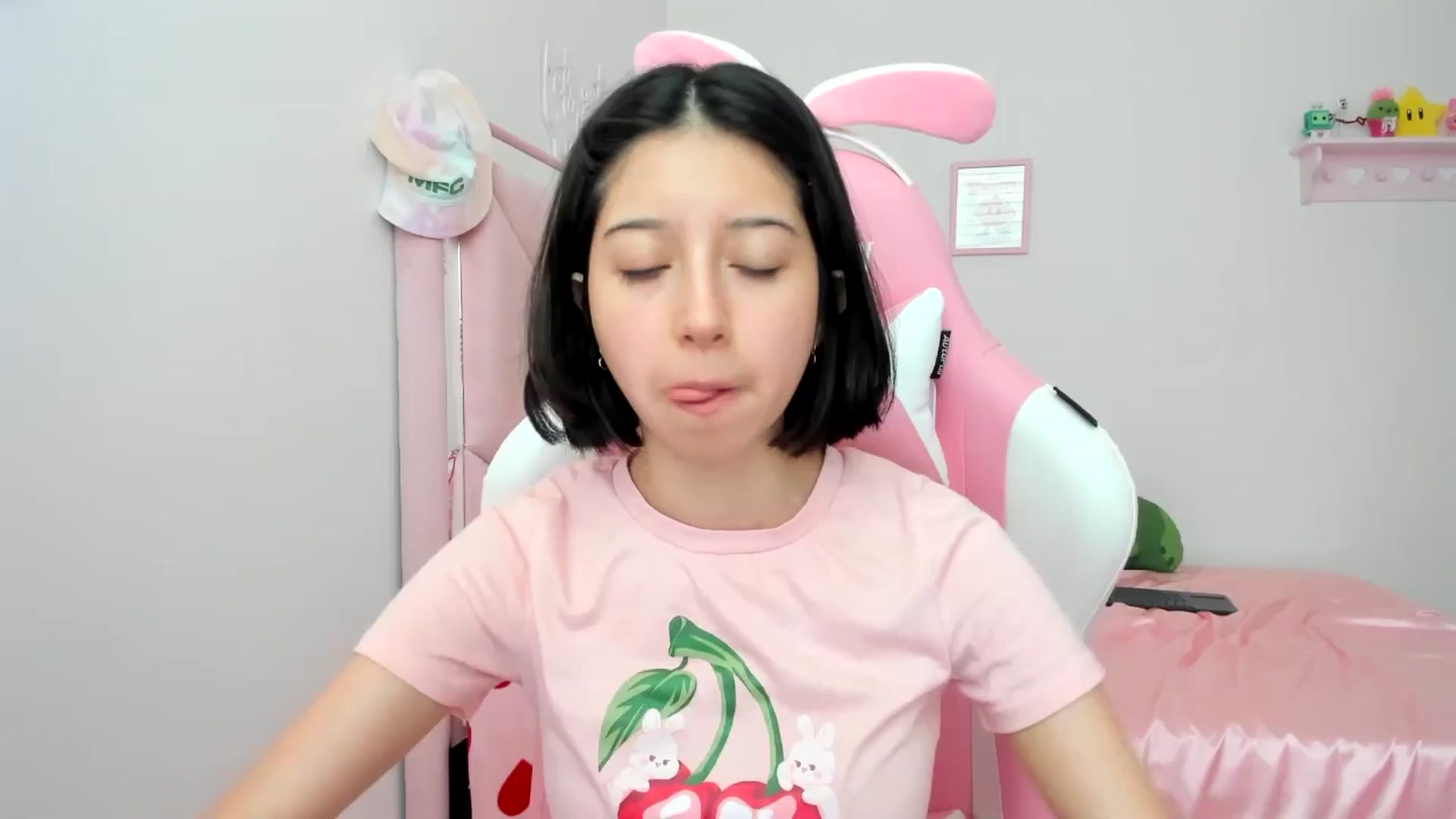 Gallery image thumbnail from Cherrycute666's myfreecams stream on, 06/13/2024, 23:36 image 1 of 20