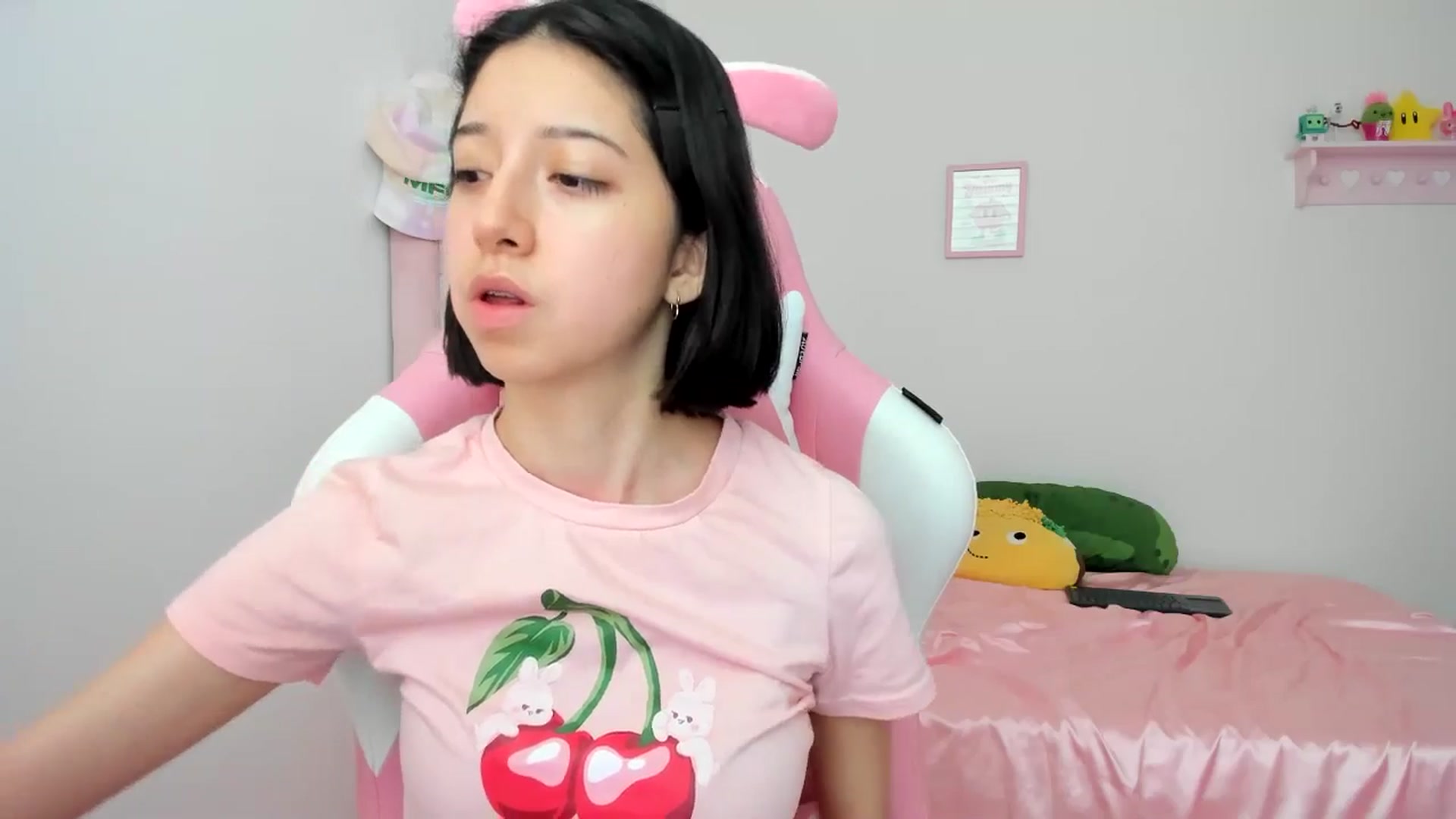 Gallery image thumbnail from Cherrycute666's myfreecams stream on, 06/13/2024, 23:36 image 10 of 20