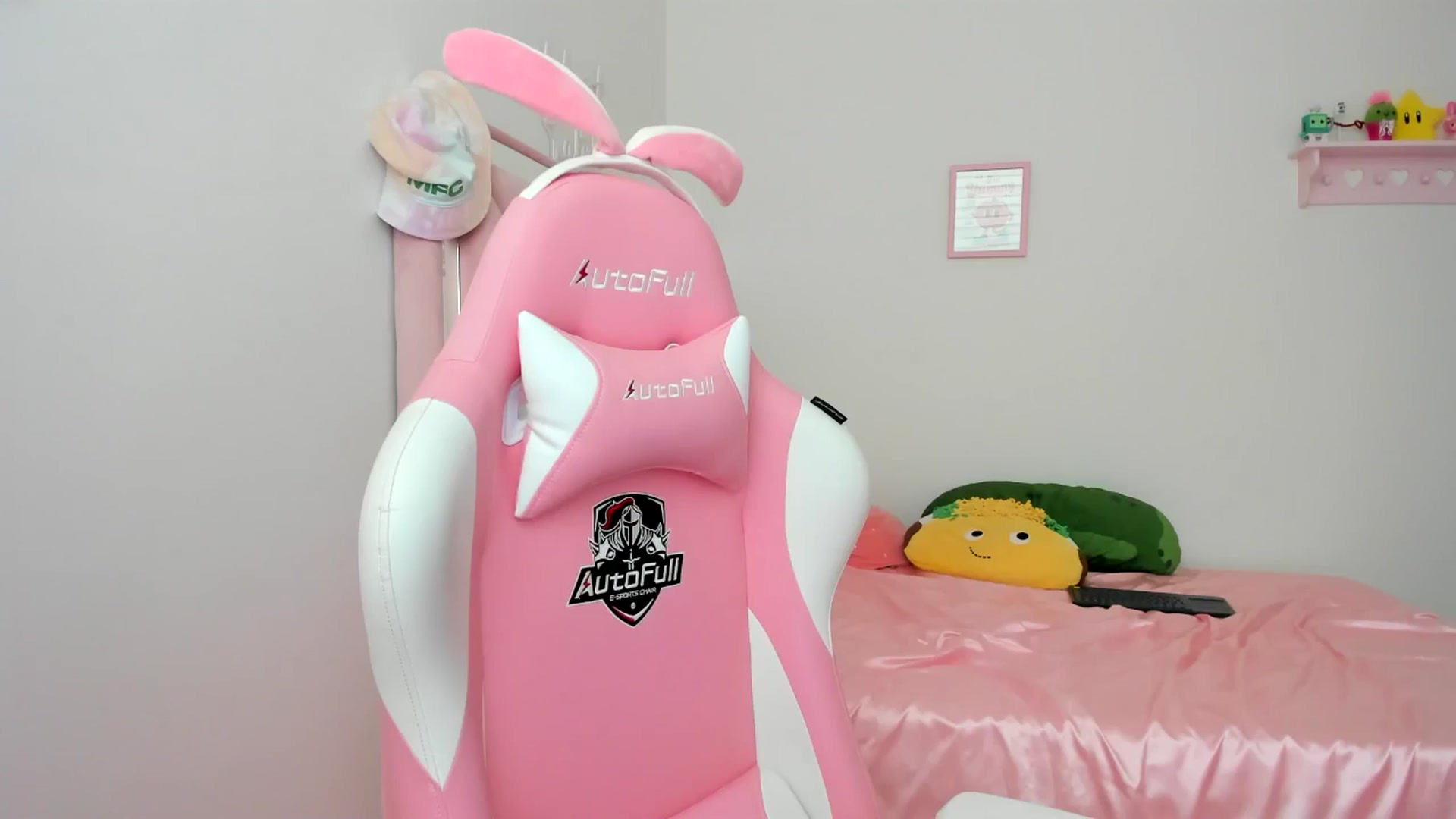 Gallery image thumbnail from Cherrycute666's myfreecams stream on, 06/13/2024, 23:36 image 6 of 20