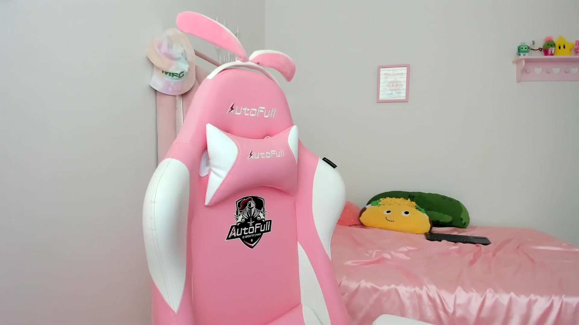 Gallery image thumbnail from Cherrycute666's myfreecams stream on, 06/13/2024, 23:36 image 7 of 20