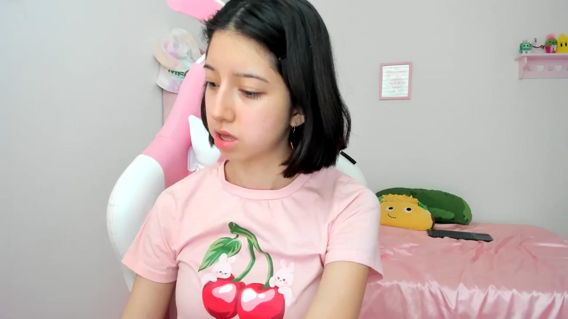 Gallery image thumbnail from Cherrycute666's myfreecams stream on, 06/13/2024, 23:36 image 13 of 20