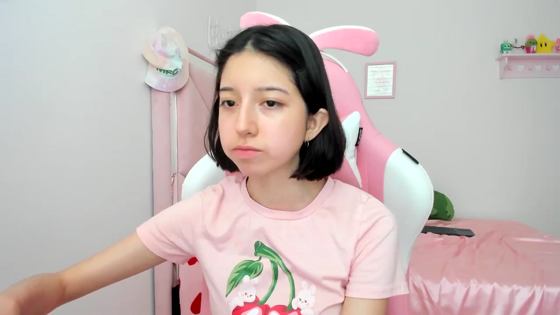 Gallery image thumbnail from Cherrycute666's myfreecams stream on, 06/13/2024, 23:36 image 4 of 20