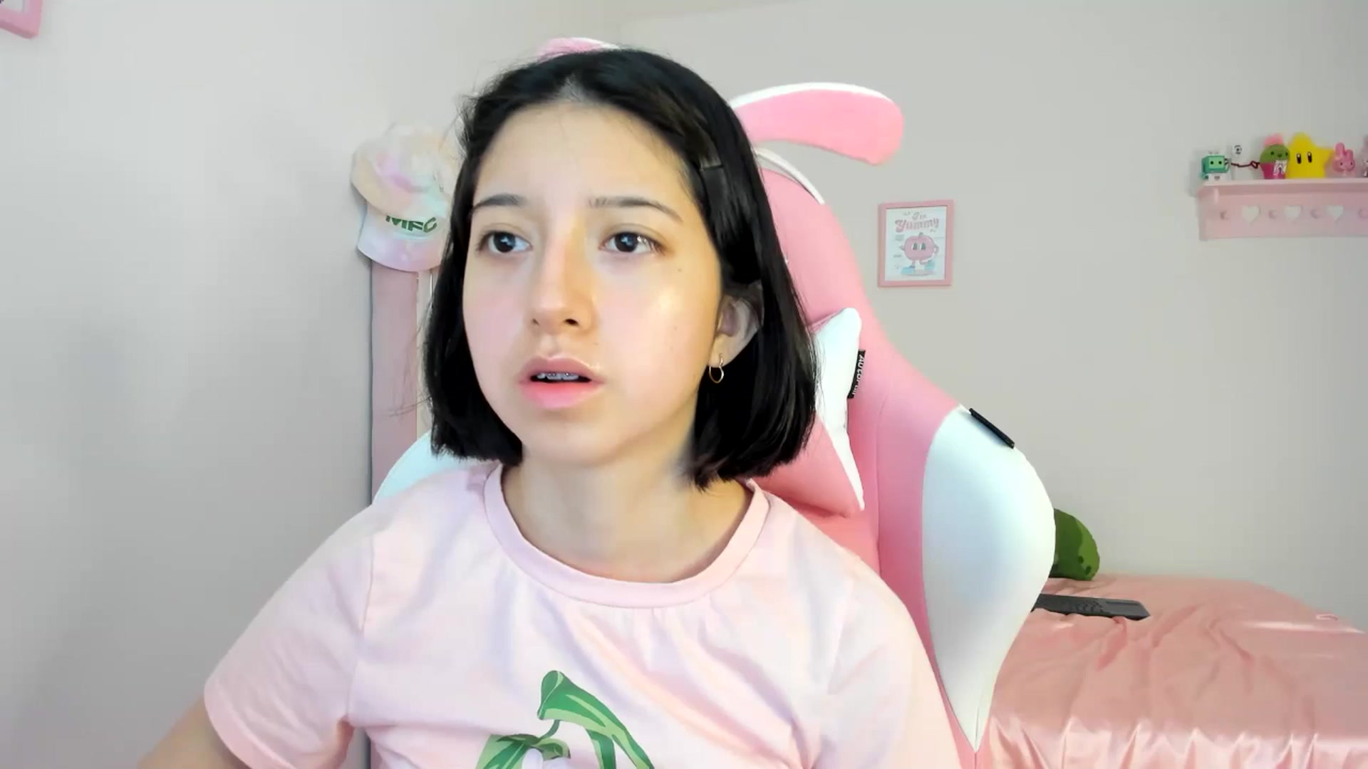Gallery image thumbnail from Cherrycute666's myfreecams stream on, 06/14/2024, 02:03 image 5 of 20
