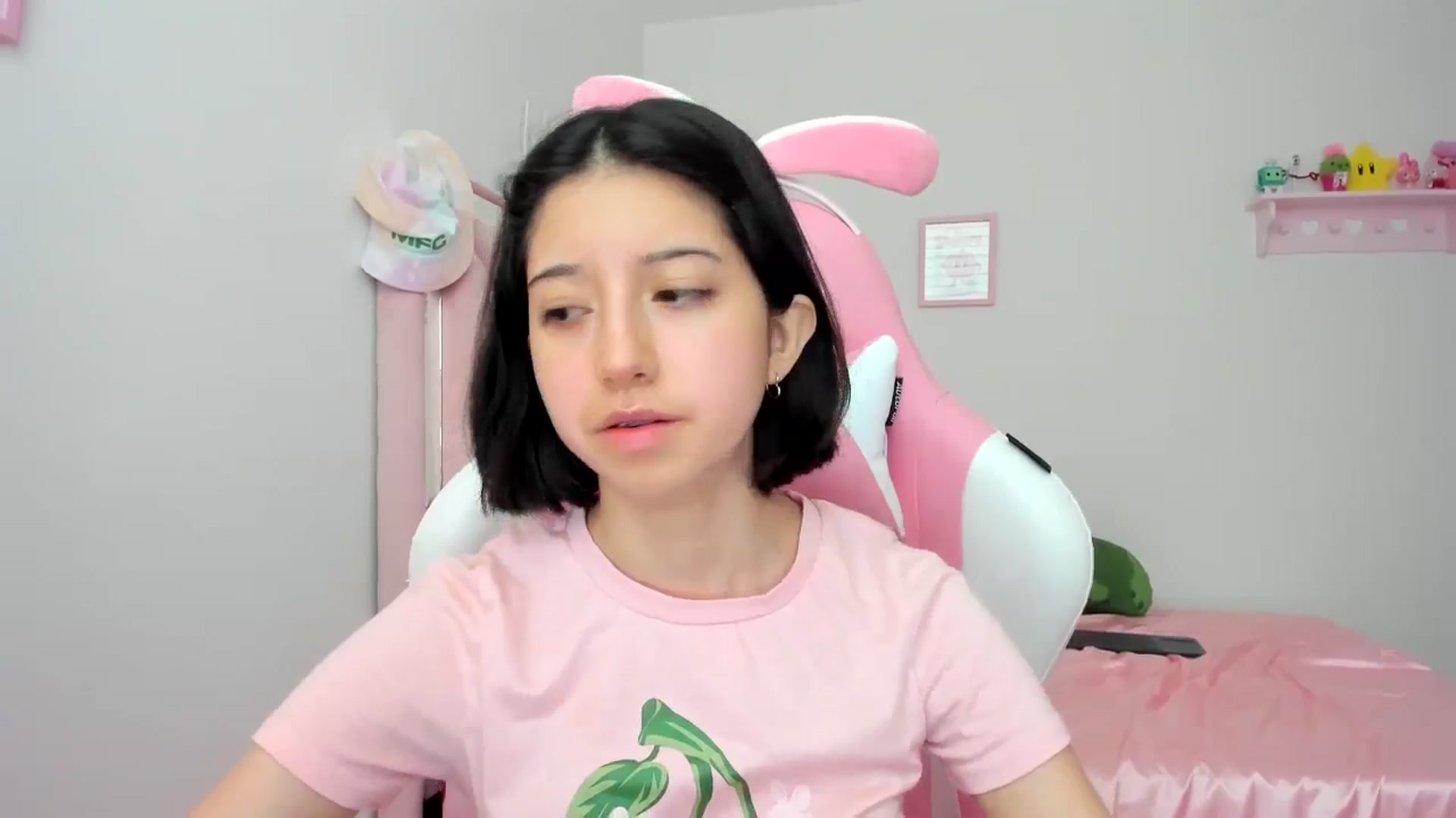 Gallery image thumbnail from Cherrycute666's myfreecams stream on, 06/14/2024, 02:03 image 2 of 20