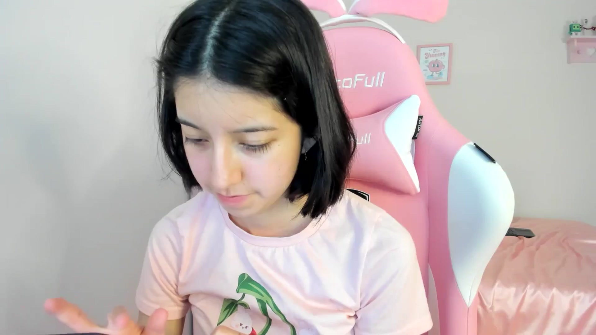 Gallery image thumbnail from Cherrycute666's myfreecams stream on, 06/14/2024, 02:03 image 6 of 20