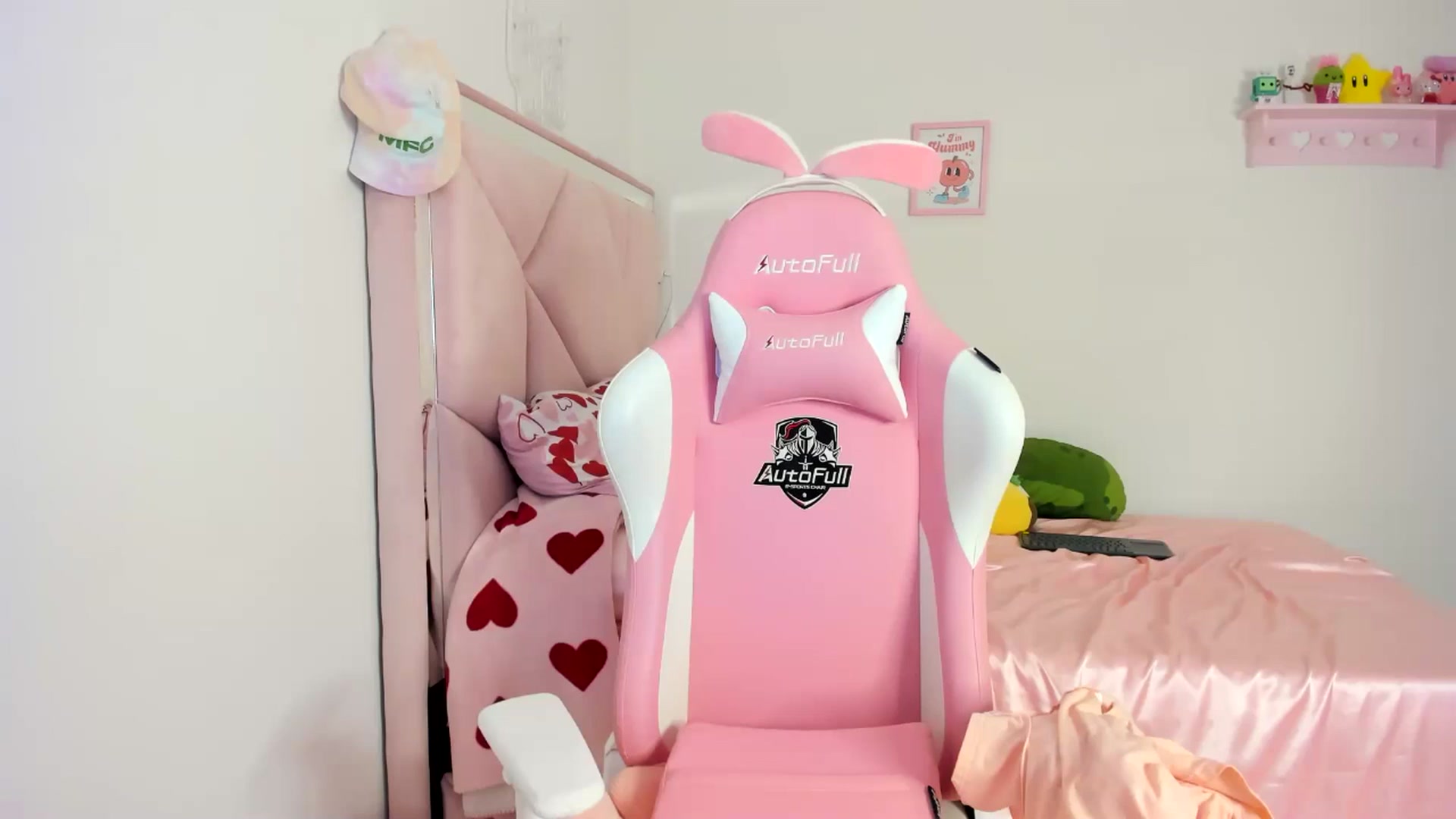 Gallery image thumbnail from Cherrycute666's myfreecams stream on, 06/14/2024, 02:03 image 12 of 20