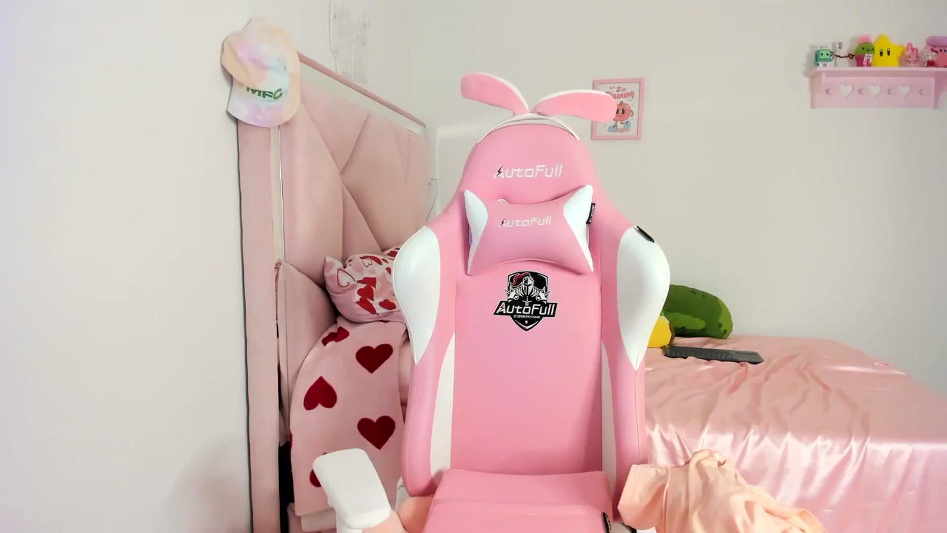Gallery image thumbnail from Cherrycute666's myfreecams stream on, 06/14/2024, 02:03 image 13 of 20