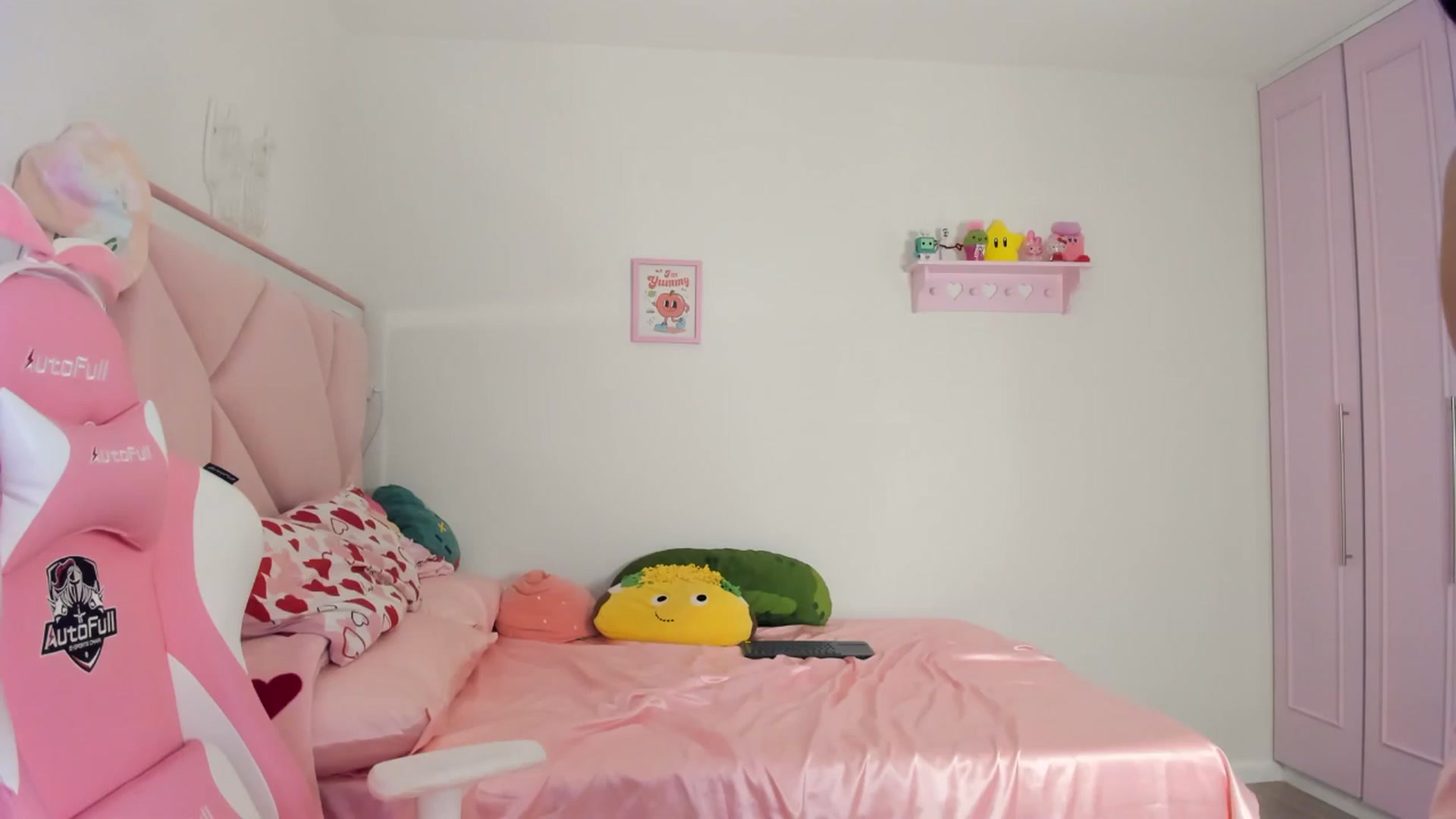 Gallery image thumbnail from Cherrycute666's myfreecams stream on, 06/14/2024, 02:03 image 17 of 20