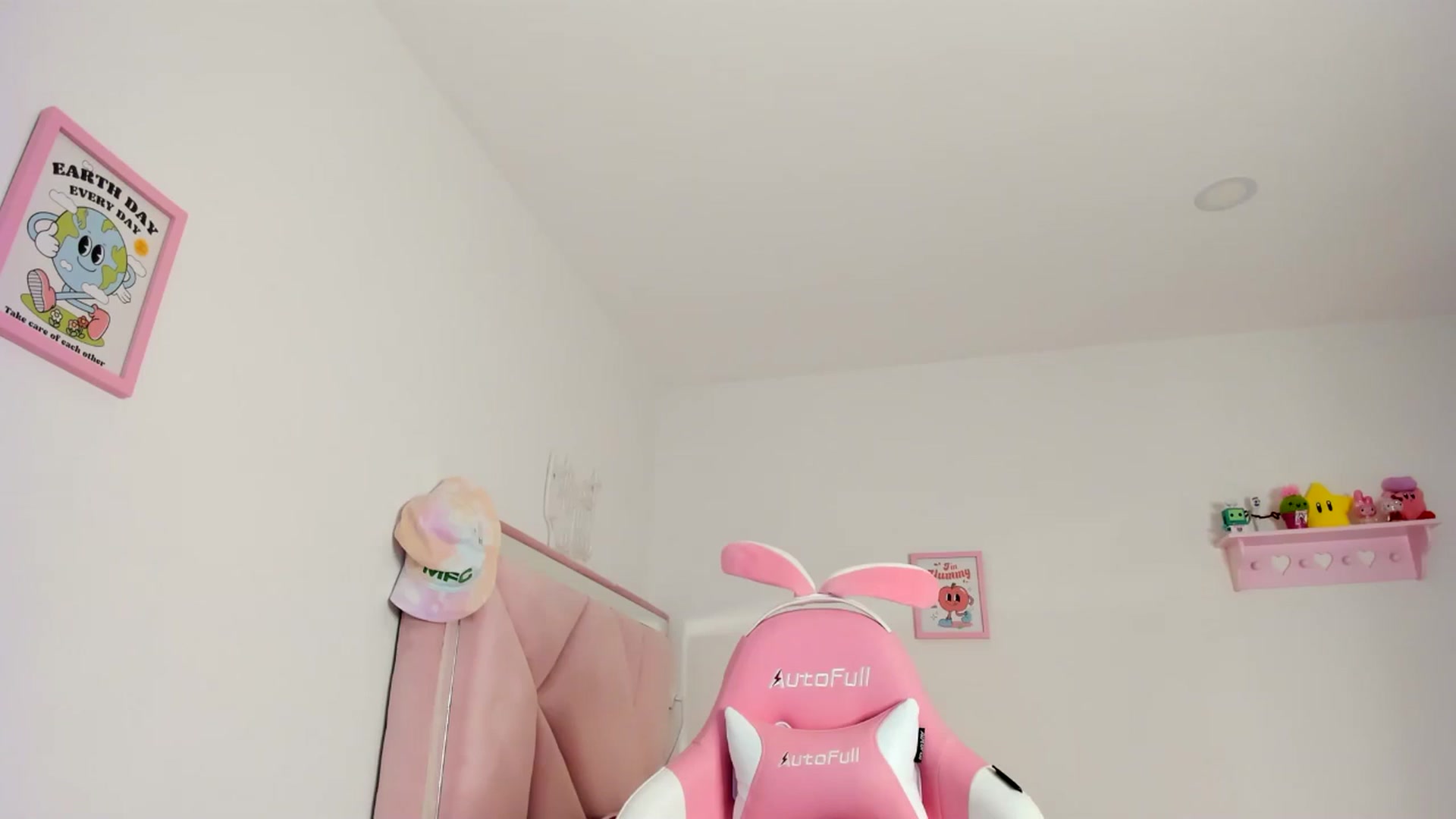 Gallery image thumbnail from Cherrycute666's myfreecams stream on, 06/14/2024, 02:03 image 14 of 20