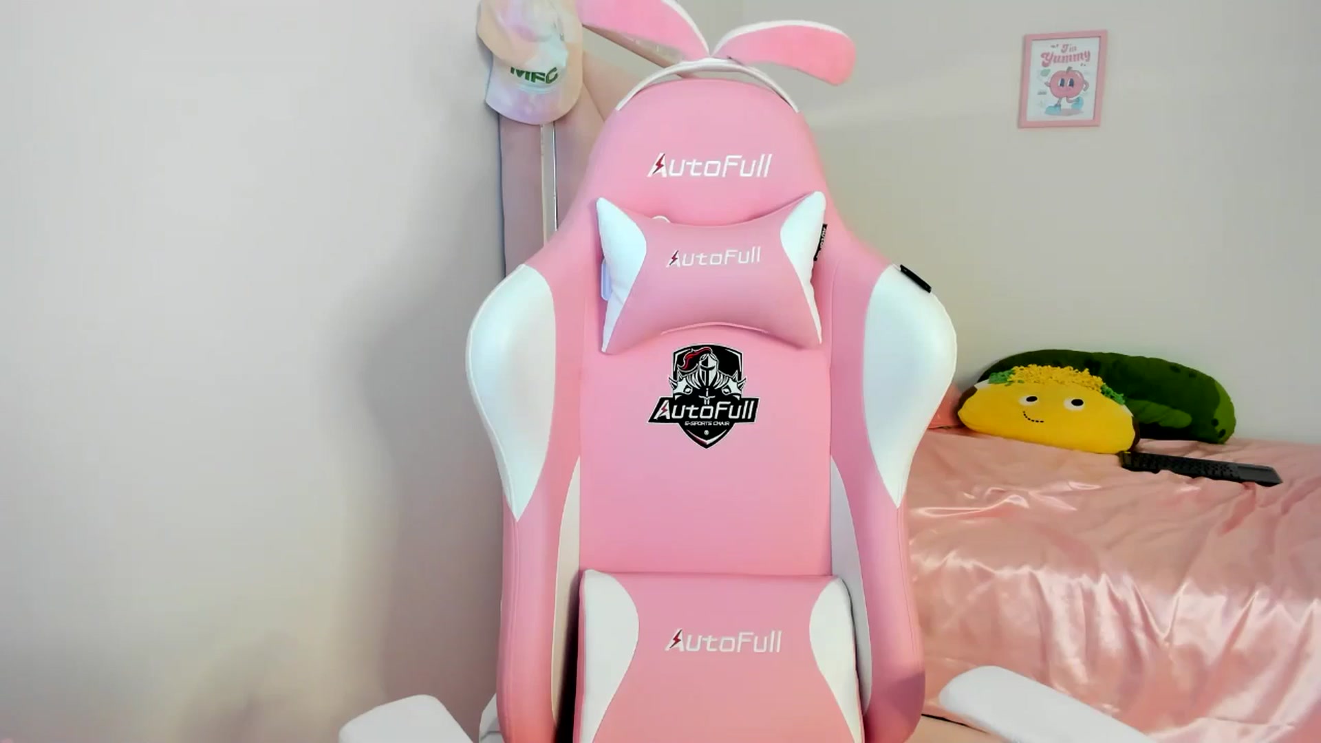 Gallery image thumbnail from Cherrycute666's myfreecams stream on, 06/14/2024, 02:03 image 8 of 20