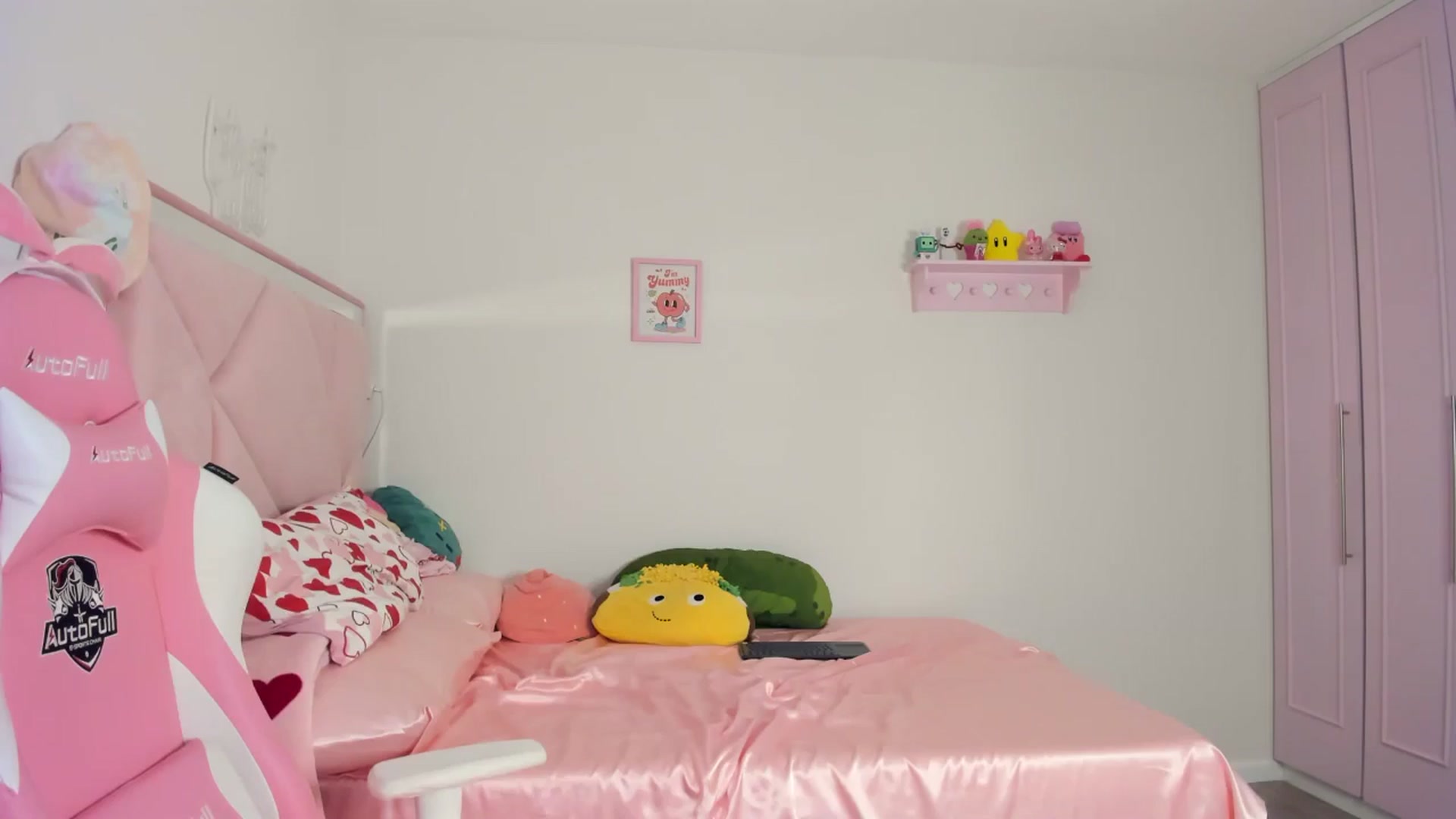 Gallery image thumbnail from Cherrycute666's myfreecams stream on, 06/14/2024, 02:03 image 18 of 20