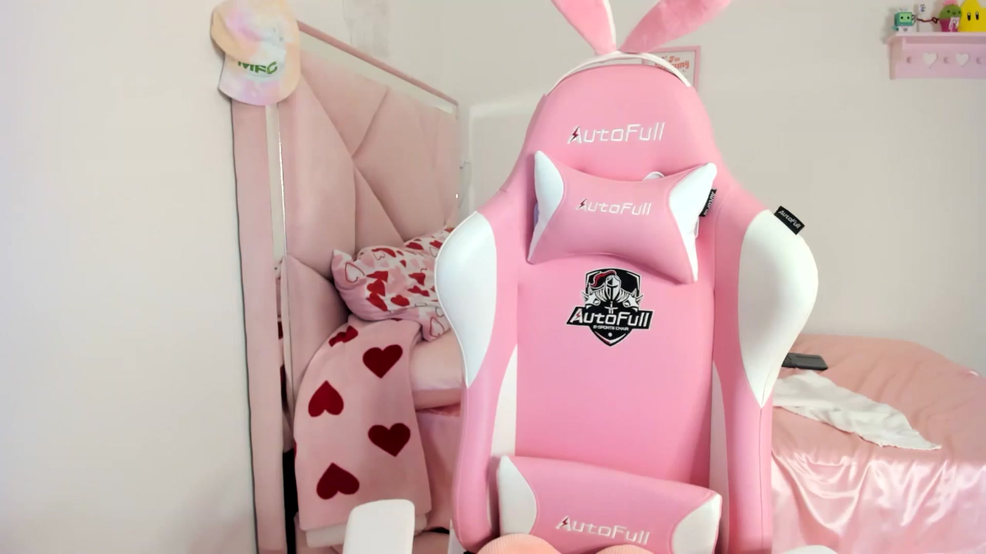 Gallery image thumbnail from Cherrycute666's myfreecams stream on, 06/14/2024, 09:04 image 2 of 20