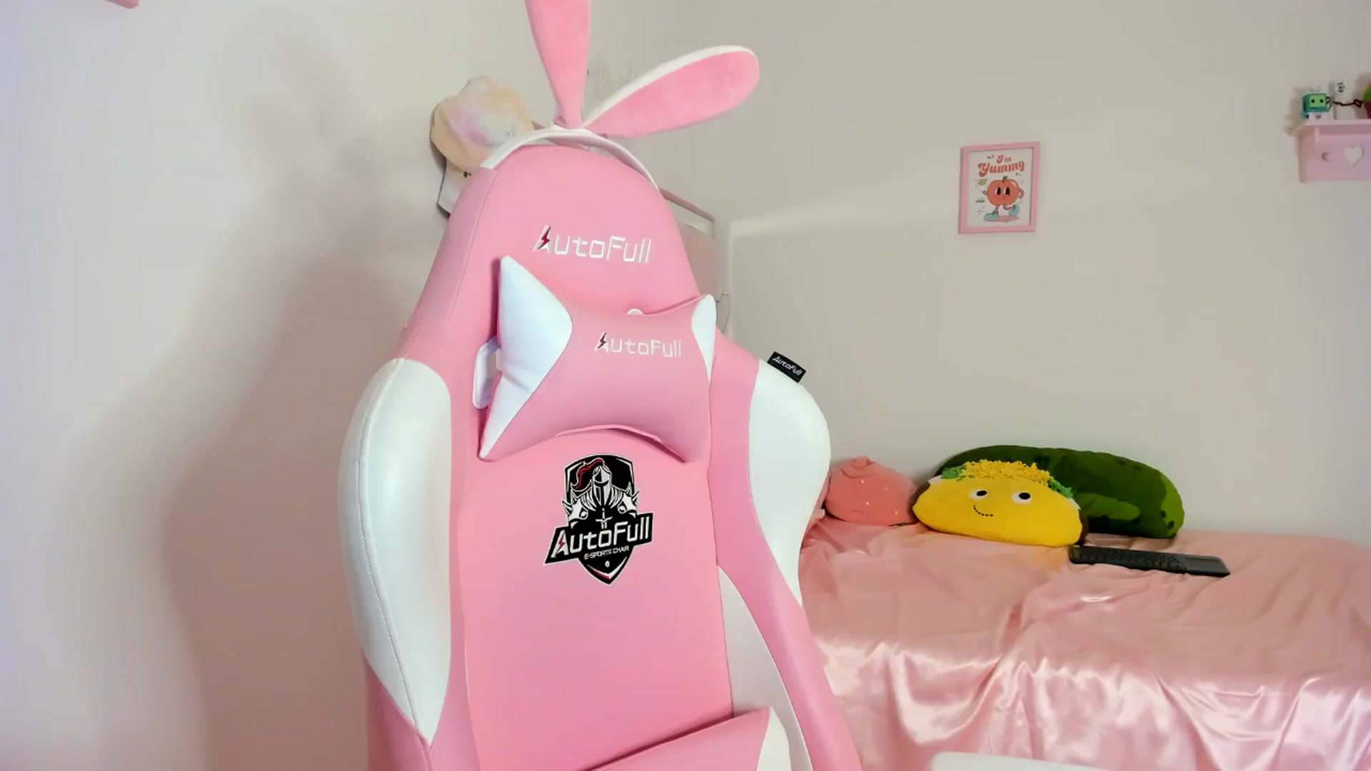 Gallery image thumbnail from Cherrycute666's myfreecams stream on, 06/14/2024, 11:24 image 14 of 20