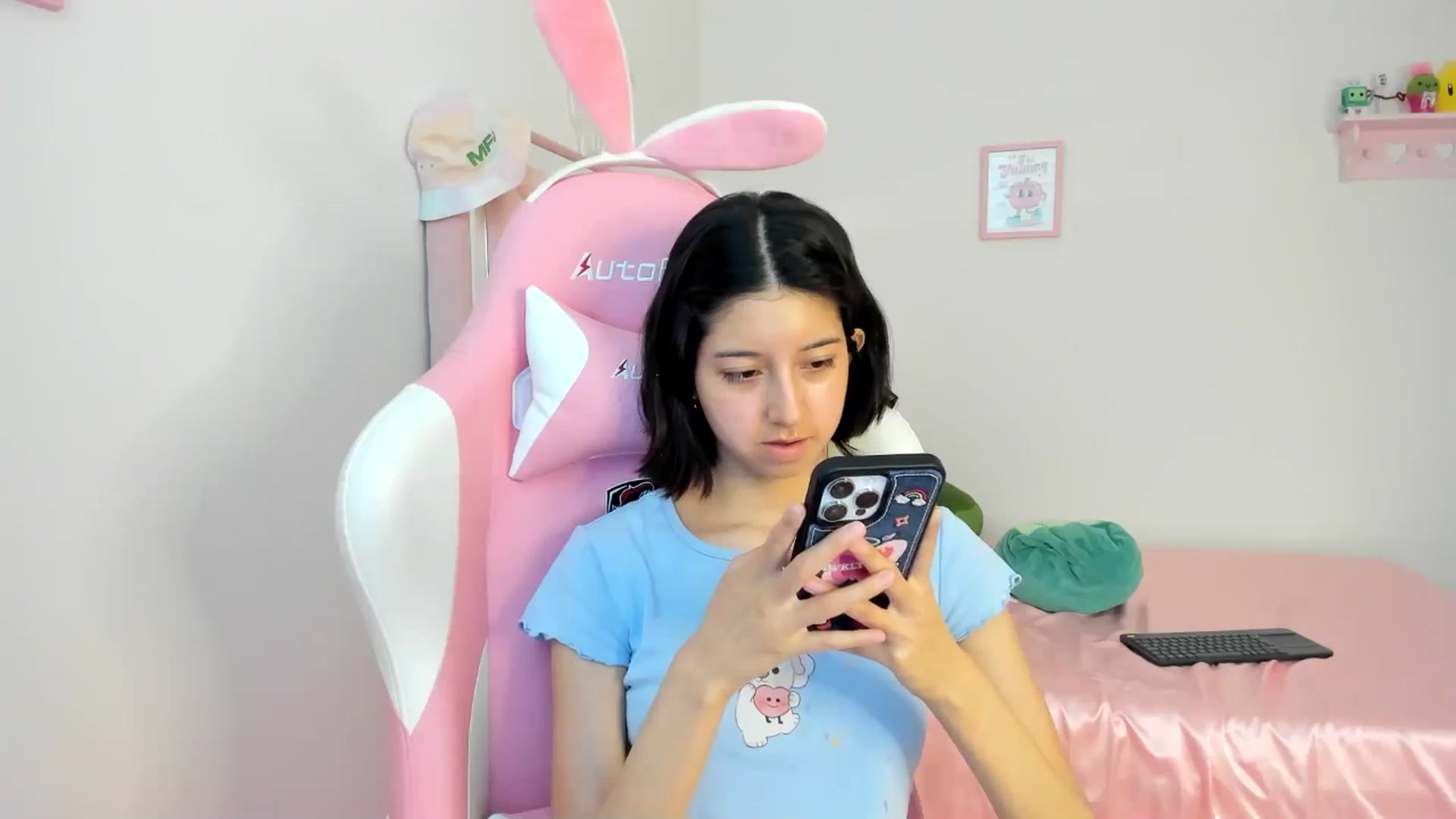 Gallery image thumbnail from Cherrycute666's myfreecams stream on, 06/15/2024, 23:54 image 10 of 20