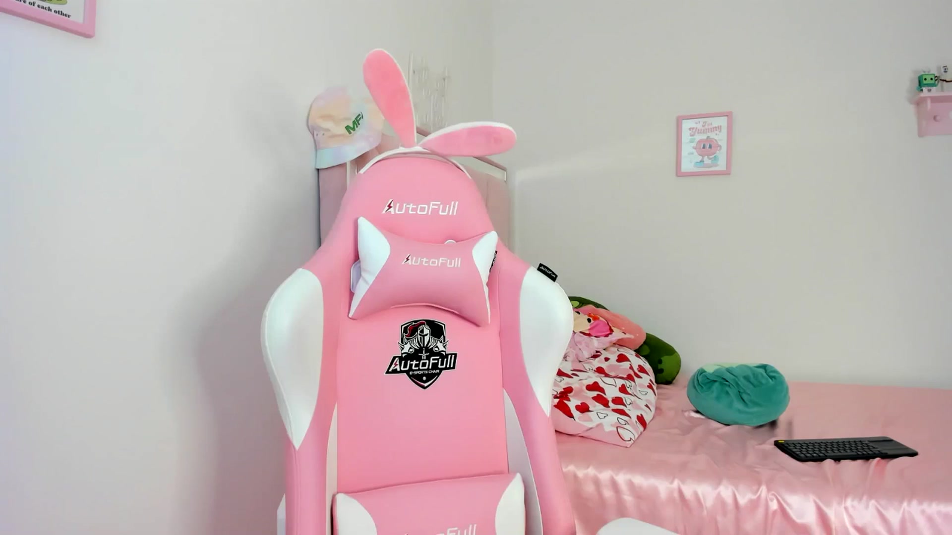 Gallery image thumbnail from Cherrycute666's myfreecams stream on, 06/15/2024, 23:54 image 19 of 20