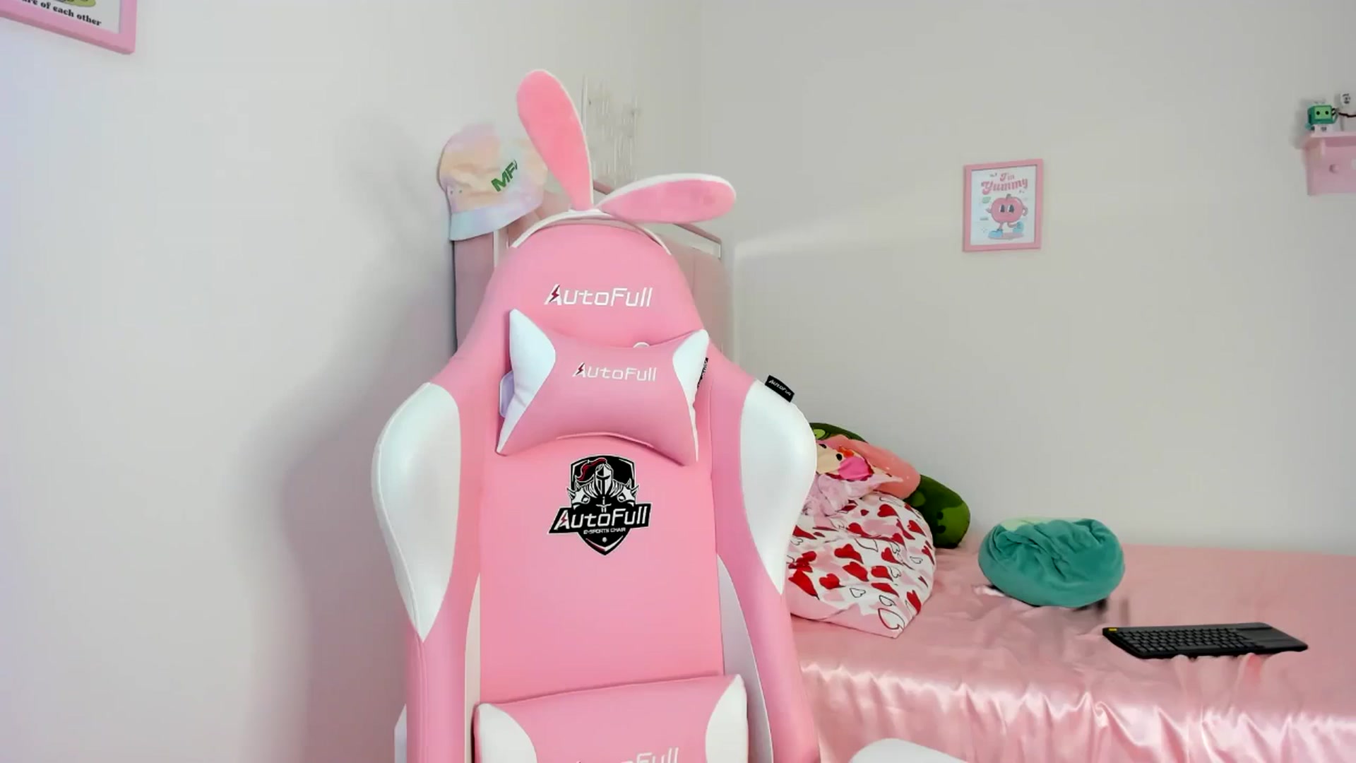 Gallery image thumbnail from Cherrycute666's myfreecams stream on, 06/15/2024, 23:54 image 20 of 20