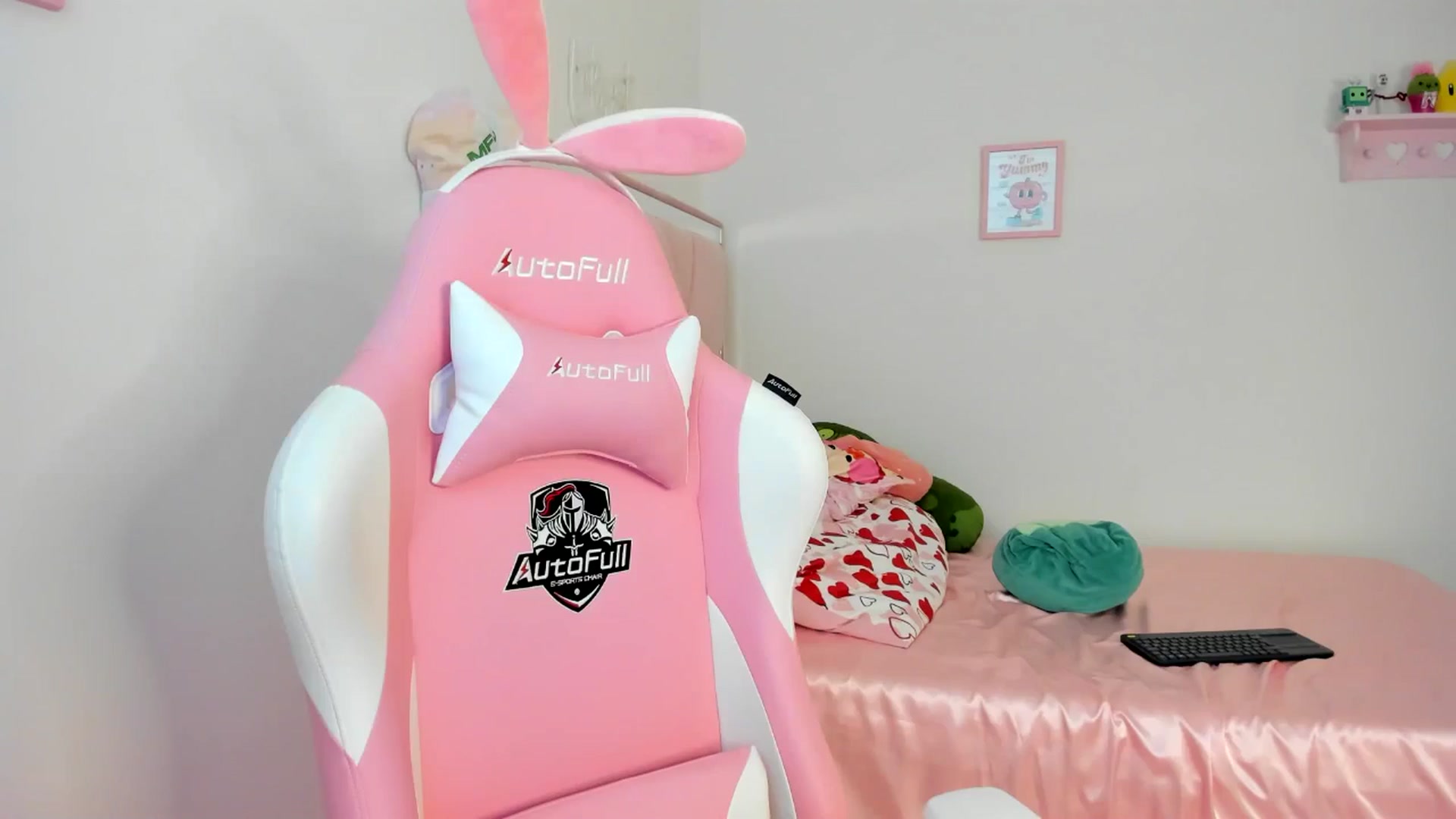 Gallery image thumbnail from Cherrycute666's myfreecams stream on, 06/15/2024, 23:54 image 13 of 20