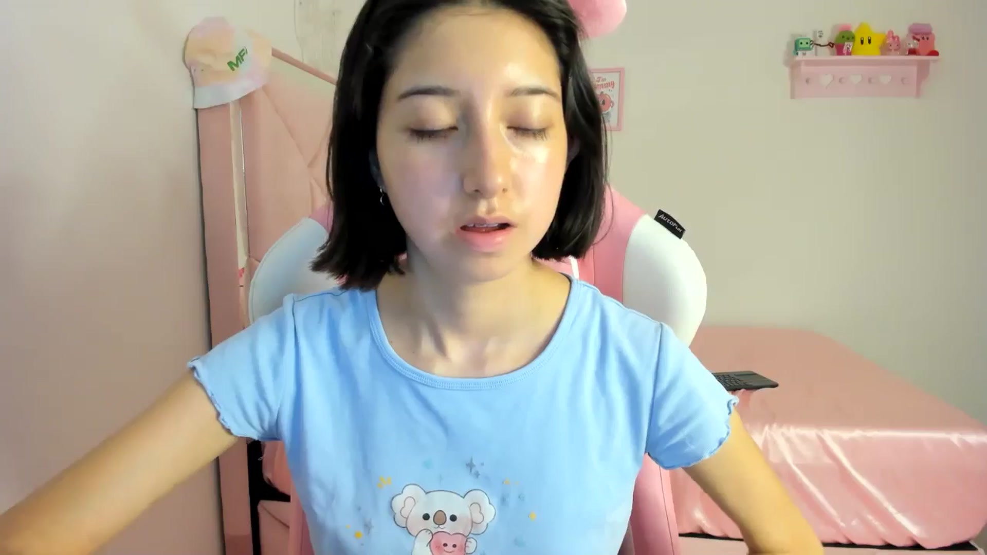 Gallery image thumbnail from Cherrycute666's myfreecams stream on, 06/16/2024, 02:01 image 5 of 20