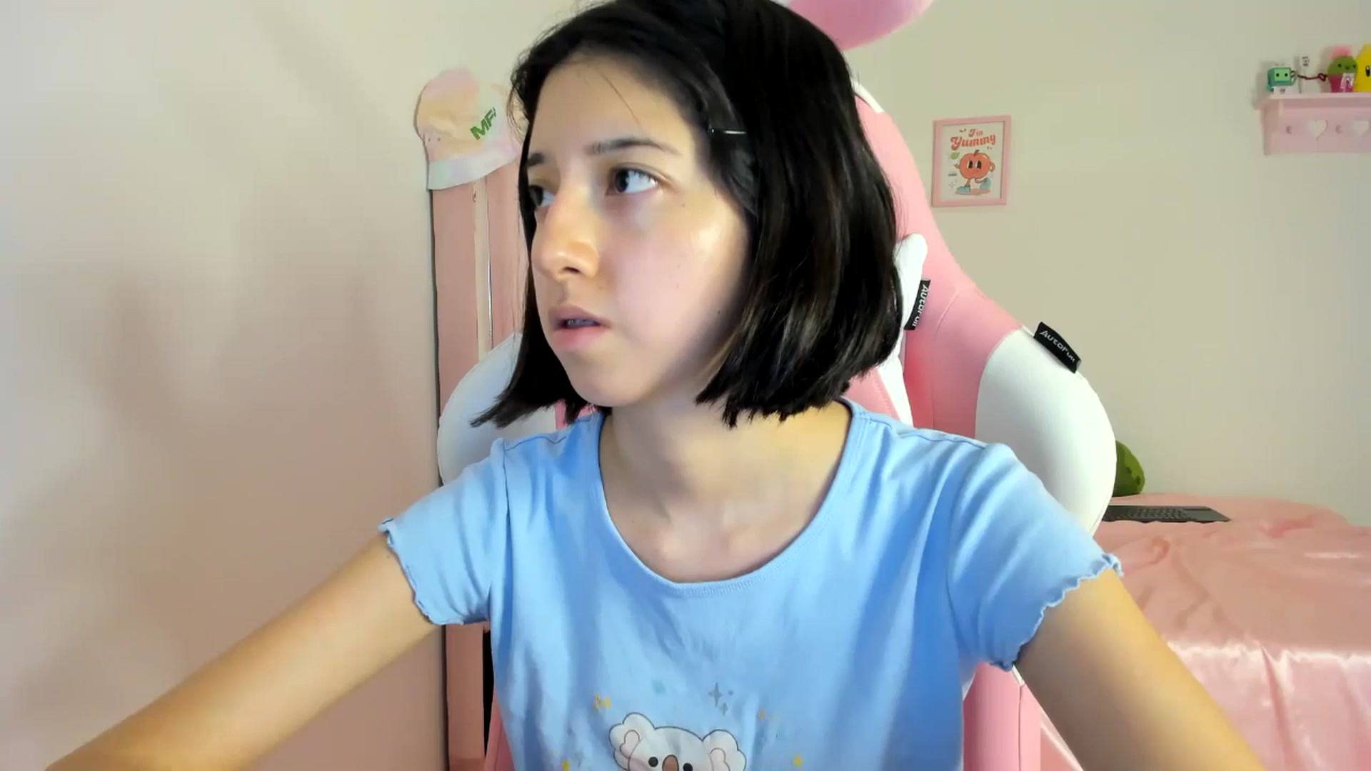 Gallery image thumbnail from Cherrycute666's myfreecams stream on, 06/16/2024, 11:50 image 8 of 20