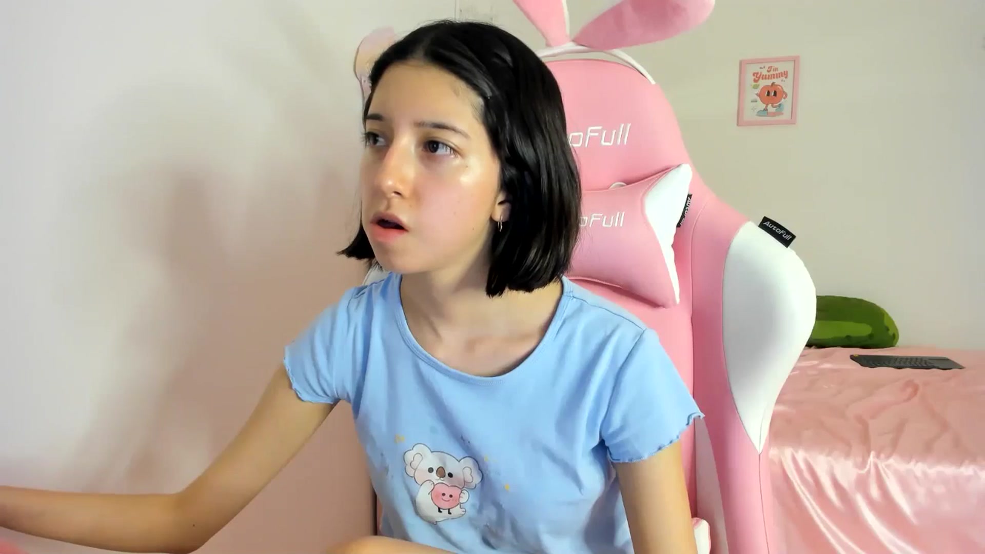Gallery image thumbnail from Cherrycute666's myfreecams stream on, 06/16/2024, 11:50 image 15 of 20