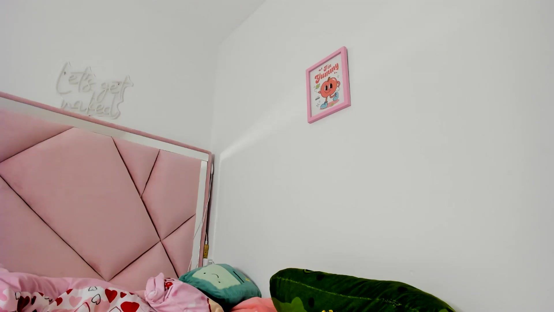 Gallery image thumbnail from Cherrycute666's myfreecams stream on, 06/16/2024, 14:31 image 3 of 20