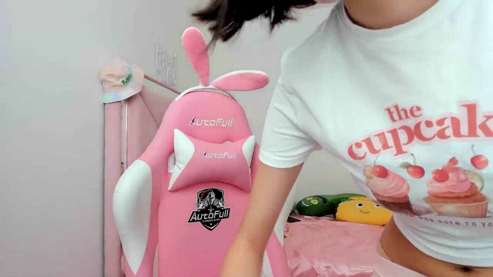 Gallery image thumbnail from Cherrycute666's myfreecams stream on, 06/16/2024, 17:34 image 6 of 20