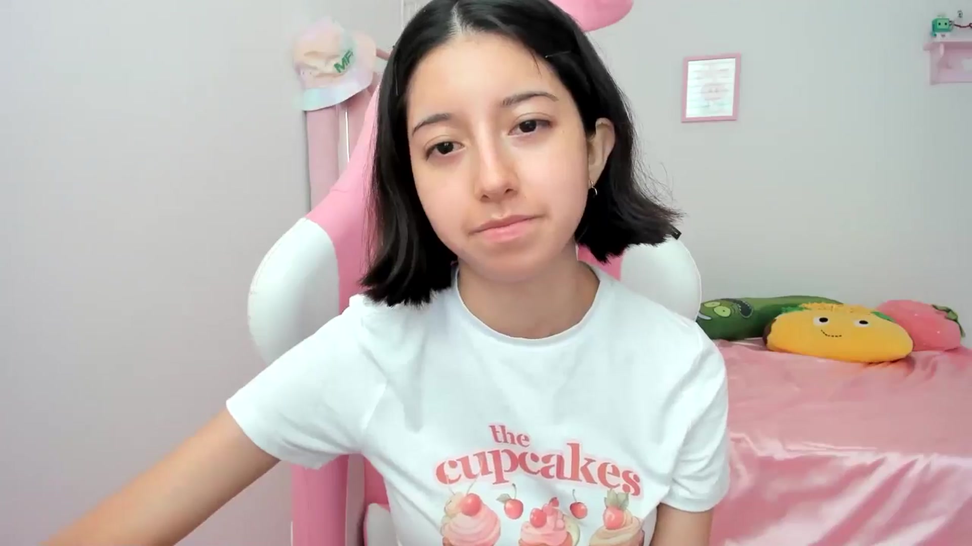 Gallery image thumbnail from Cherrycute666's myfreecams stream on, 06/16/2024, 17:34 image 11 of 20