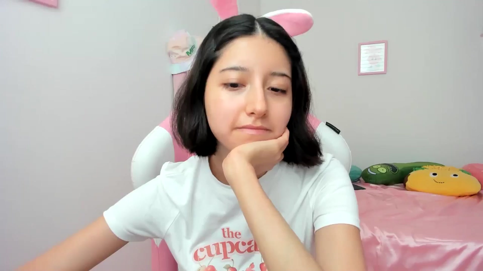 Gallery image thumbnail from Cherrycute666's myfreecams stream on, 06/16/2024, 17:34 image 18 of 20