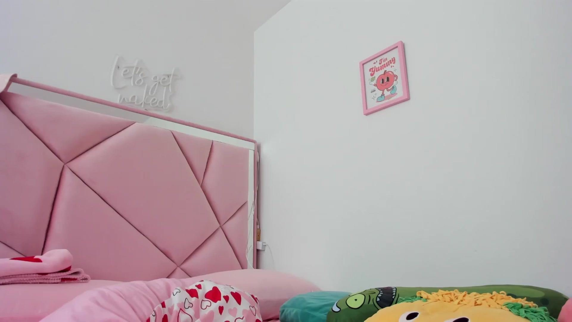 Gallery image thumbnail from Cherrycute666's myfreecams stream on, 06/16/2024, 17:34 image 4 of 20