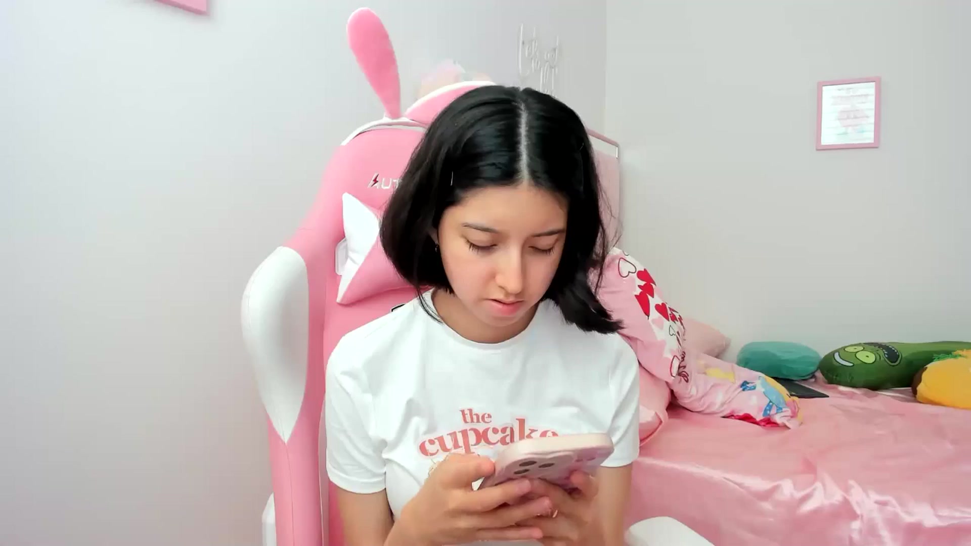 Gallery image thumbnail from Cherrycute666's myfreecams stream on, 06/16/2024, 18:23 image 6 of 20