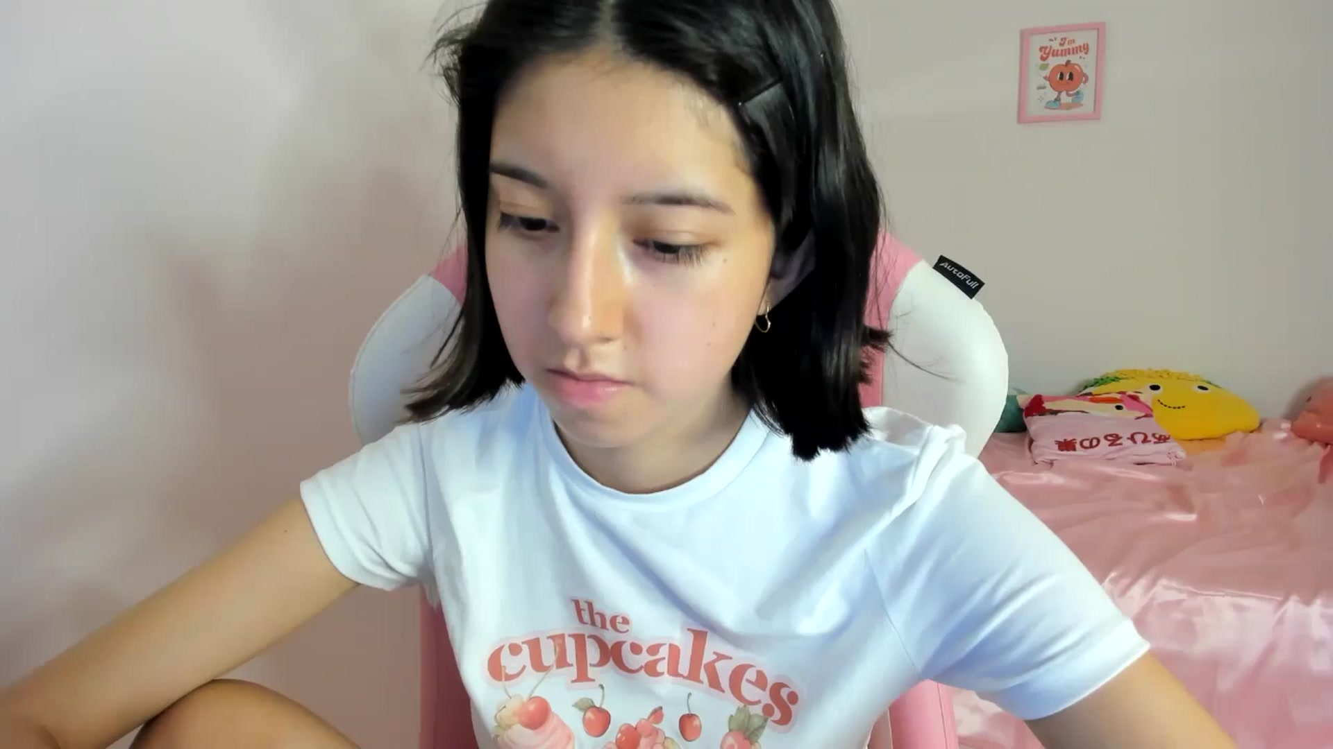 Gallery image thumbnail from Cherrycute666's myfreecams stream on, 06/17/2024, 07:22 image 19 of 20