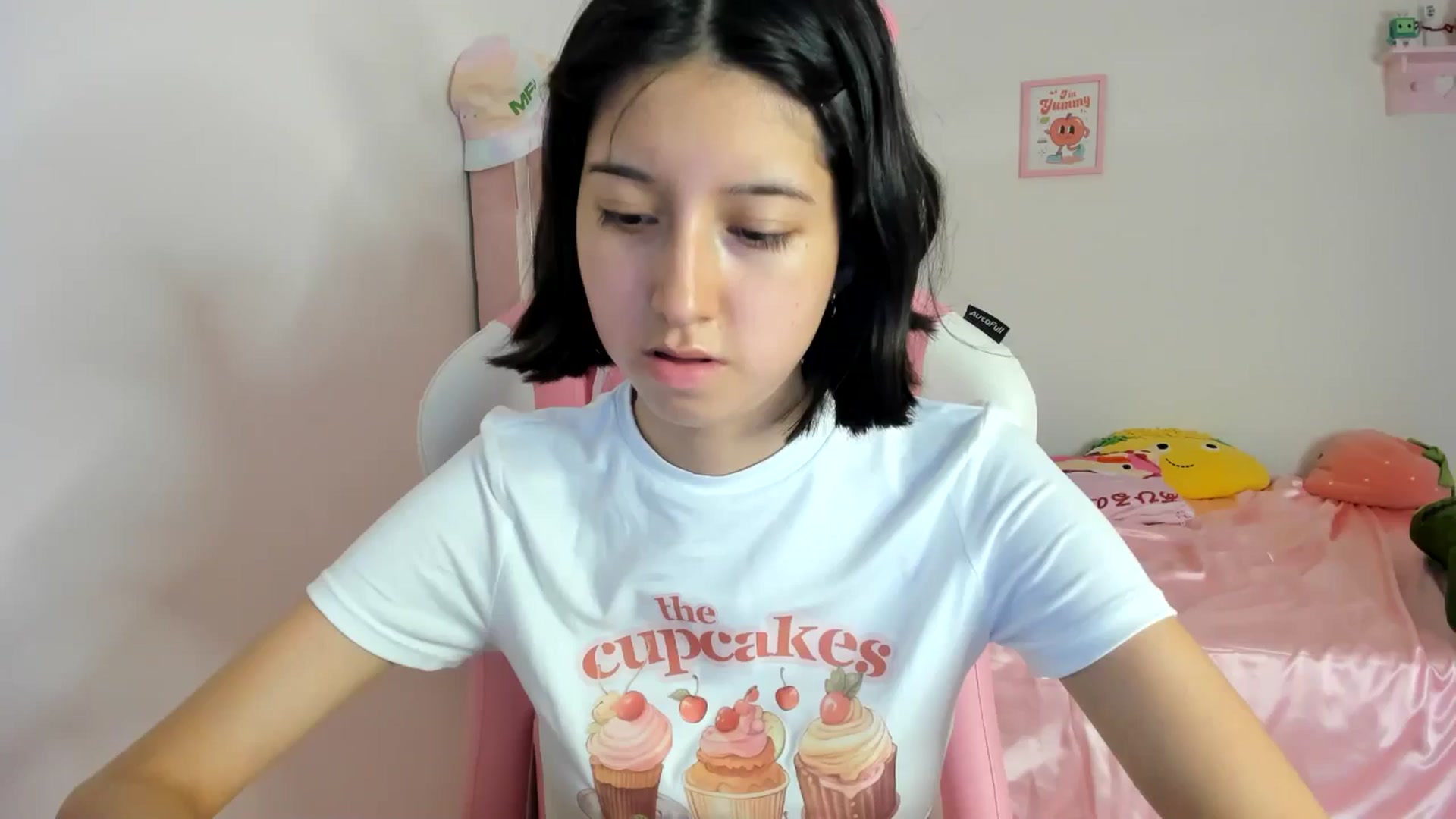 Gallery image thumbnail from Cherrycute666's myfreecams stream on, 06/17/2024, 07:22 image 16 of 20