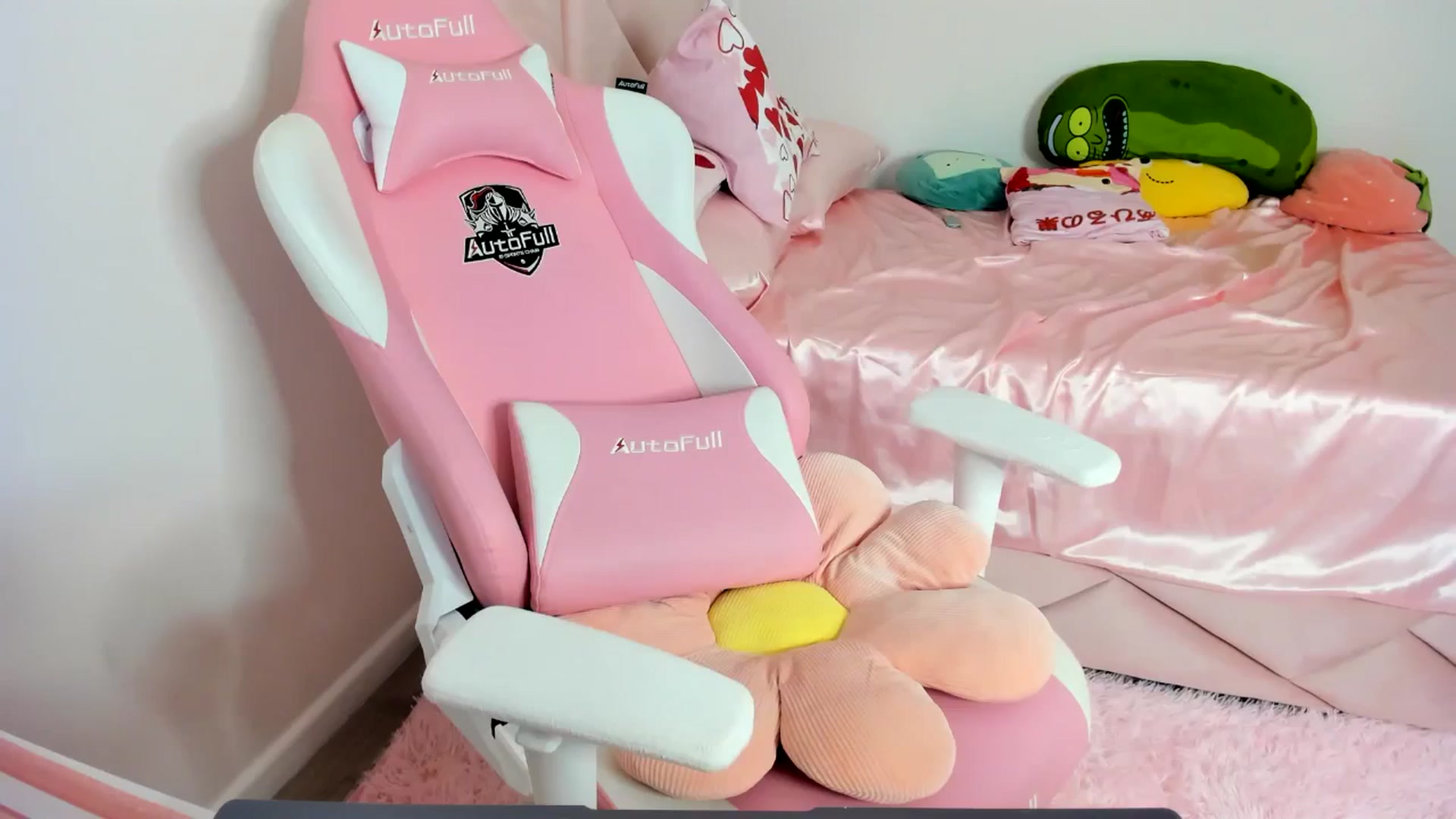 Gallery image thumbnail from Cherrycute666's myfreecams stream on, 06/17/2024, 07:22 image 12 of 20